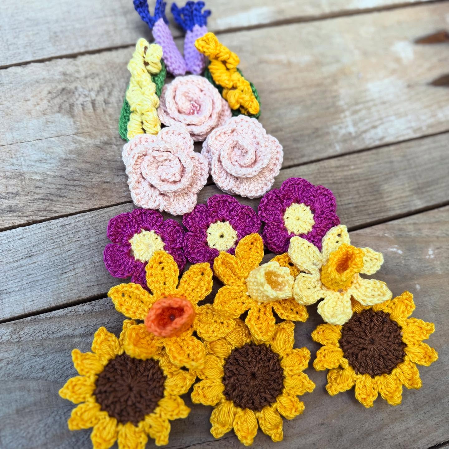 Merry festive season everyone! I hope you have a wonderful day and get to relax a bit! 🩷🎄
#christmas #festive #merrychristmas #crochetchristmas #stresslesscraftmore