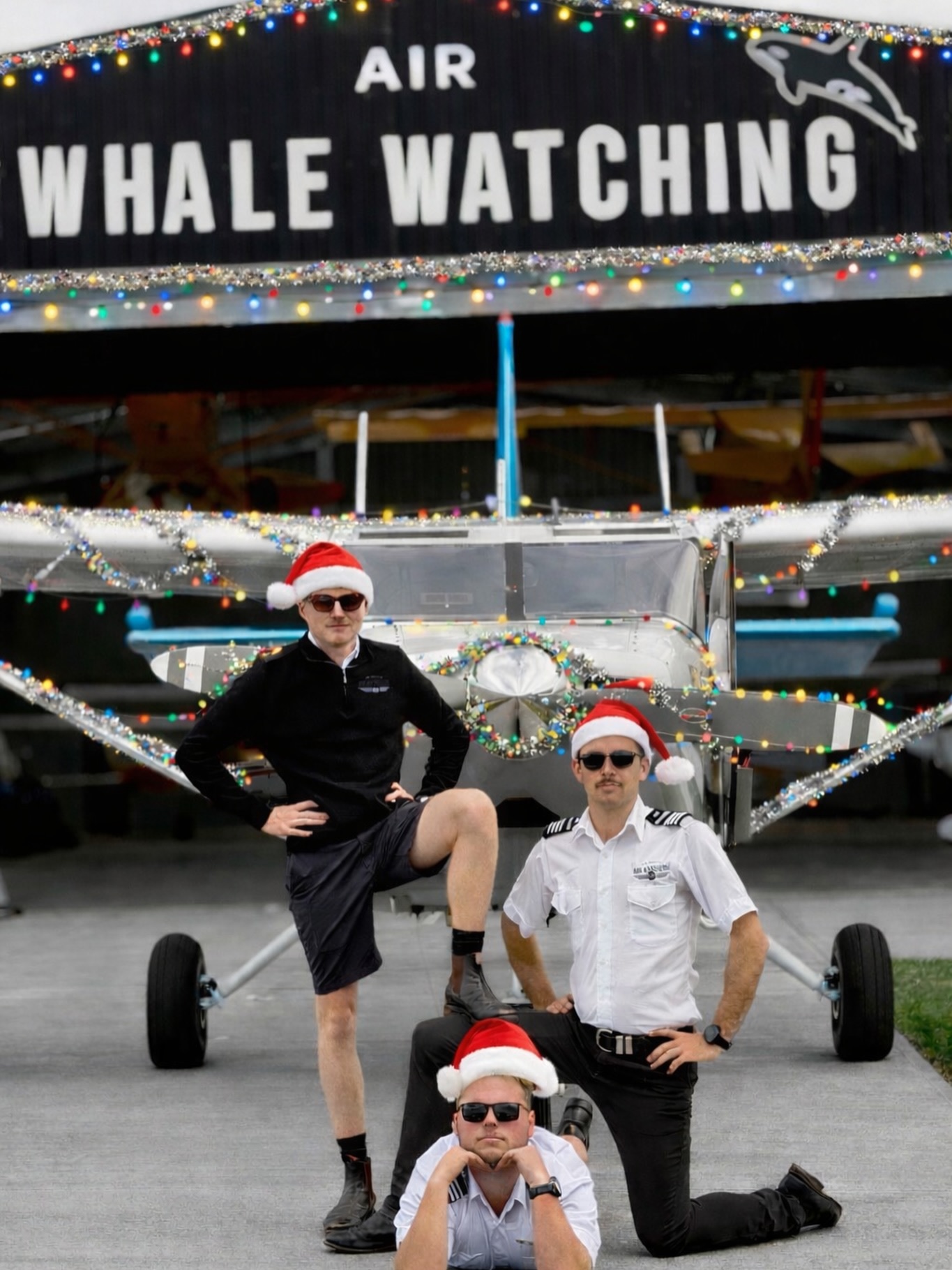 👨🏻✈️From our crew to yours, Air Kaikōura & the Kaikōura Aero Club wishes you a happy holidays and a safe, sunny summer 🌞✈️