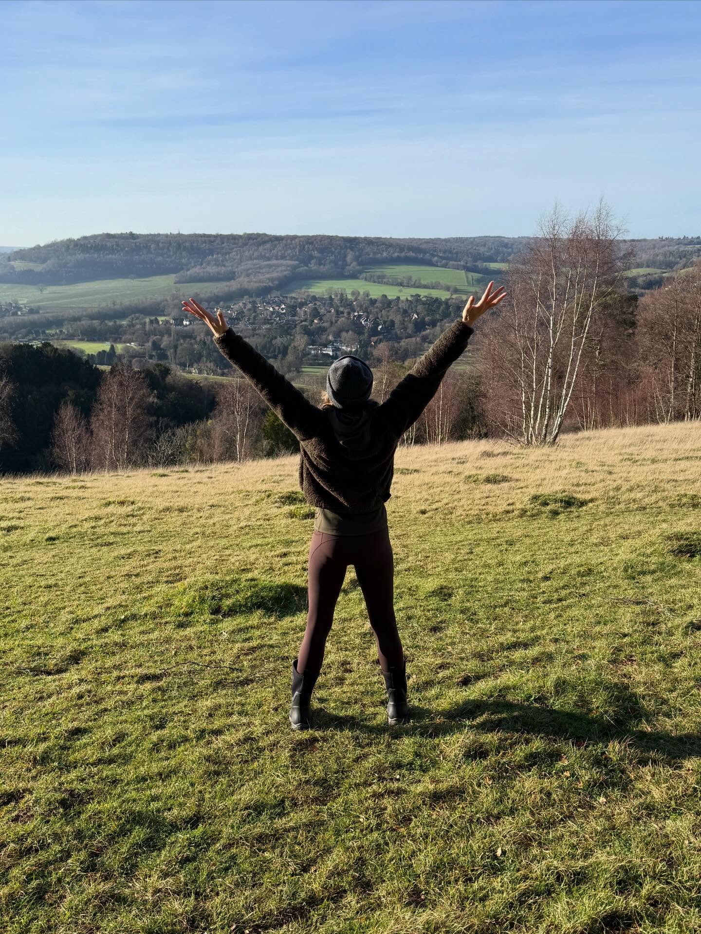 “This is the solstice, the still point of the sun, its cusp and midnight, the year’s threshold and unlocking, where the past lets go of and becomes the future;
the place of caught breath.”
Margaret Atwood
On this shortest day ☀️and longest night ⭐️, take comfort from the knowledge that it gets lighter and brighter from now.
A few of my favourite recent adventures.
. Grounding in nature #boxhill
. Embracing the light #leithhill
. Half moon balance.
. The incredible @kerryjamesmarshall_ exhibition @royalacademyarts
. Delicious lunch and catch up with friend and fellow yoga teacher @charlieandersonyoga @mildredsrestaurants . The food in this quirky Soho location is delicious! Sshhh don’t tell everyone though because it gets busy!
. Walking through London at Christmas time @boroughyards
. London views
It’s been a busy but wonderful week teaching yoga and working with yoga therapy clients.
I will be taking the Christmas period away from posting but I will be in stories and will be here to support you and chat in DMs. Keep in touch ✨
Wishing you all well.
🧘♀️
#yogaoffthemat #londonyogateacher #yogainnature