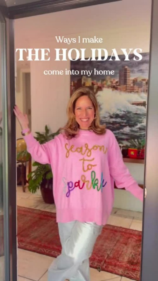 “It just doesn’t feel like Christmas…”
Have you ever heard yourself say that? I get it. Life can get loud and overwhelming, and sometimes the holidays end up on the back burner.
But here’s the thing: the holidays don’t magically arrive. We create space for them. ✨
For me, it starts with the little things, pops of red around the house, baked treats on the counter, meaningful ornaments tucked into everyday spaces. These small rituals invite holiday cheer and presence into our home.
What’s one small thing you can do today to welcome the holidays into your home? Tell me below.
#HolidayTraditions #HolidayDecor #IntentionalHoliday #DaisifyYourLife #ChoosePresence