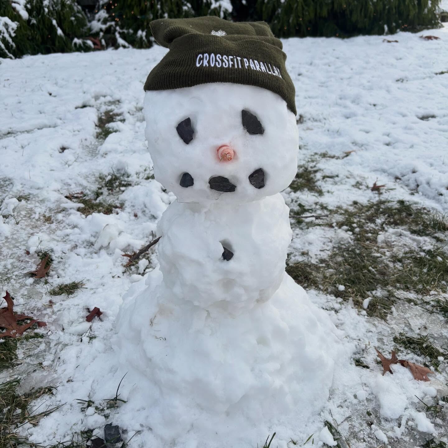 ⛄️Upcoming Holiday Hours⛄️
✨Wednesday, 12/24 Christmas Eve -
7-11am Open Gym (partner 1/2 Marathon Row)
✨Thursday, 12/25 Christmas Day - CLOSED
✨Friday, 12/26 - gym opens at 8am (regular schedule)
✨Wednesday, 12/31 - regular morning classes, gym closes at 12pm
✨Thursday, 1/1 - Gym opens at 8am (Regular schedule)
Drop in passes available if you’re in town- stop by, say hello and workout with us!