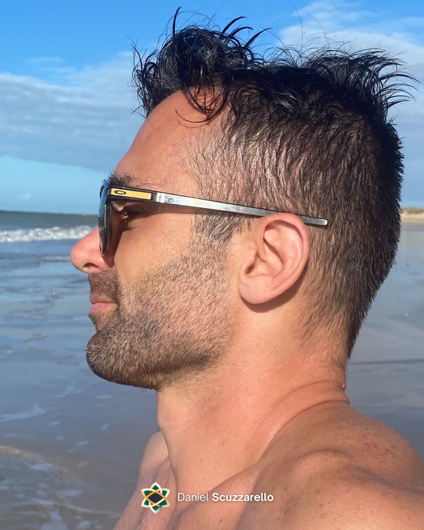 Hoje, talvez o melhor presente seja estar presente. Presença no corpo, nas conversas e nas escolhas.
No trabalho que faço — e na vida — percebo que pequenas presenças consistentes transformam muito mais do que grandes promessas.
Que o Natal seja um lembrete simples disso.
Um silêncio bom, que faça sentido hoje — e continue depois.
Boas festas!!
#mindset #breathwork #lideranca #mentoria #quantumflow