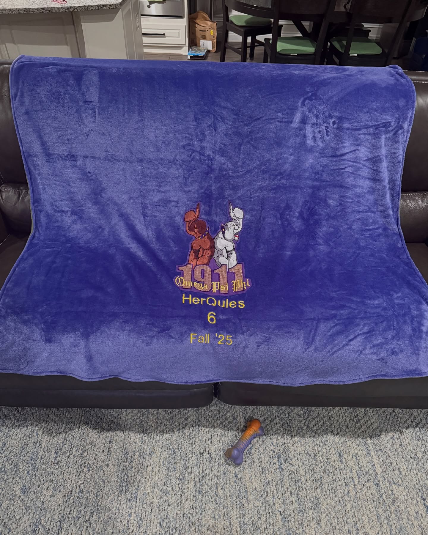 💚🧵🪡For the LOVE of sewing💚🧵🪡
🧵 My hubby has been wanting his own couch blanket for a while. He picked out the material way before he ever thought about being an Omega Man.
✂️ I just found it serendipitous that he wanted a purple blanket before he even thought about pledging.
🧵Everything came together and now he has his own couch/nap/travel blanket!
✂️
🧵
#atimetosew #sewersgonnasew #diysewing #ilovetosew #sewcialists #sewingismytherapy #sewingisselfcare #sewingisfun #sewlife #ilovesewing #jukie #jukiesewing #jukielove #isew #sewersofinstagram #sewistsofinstagram