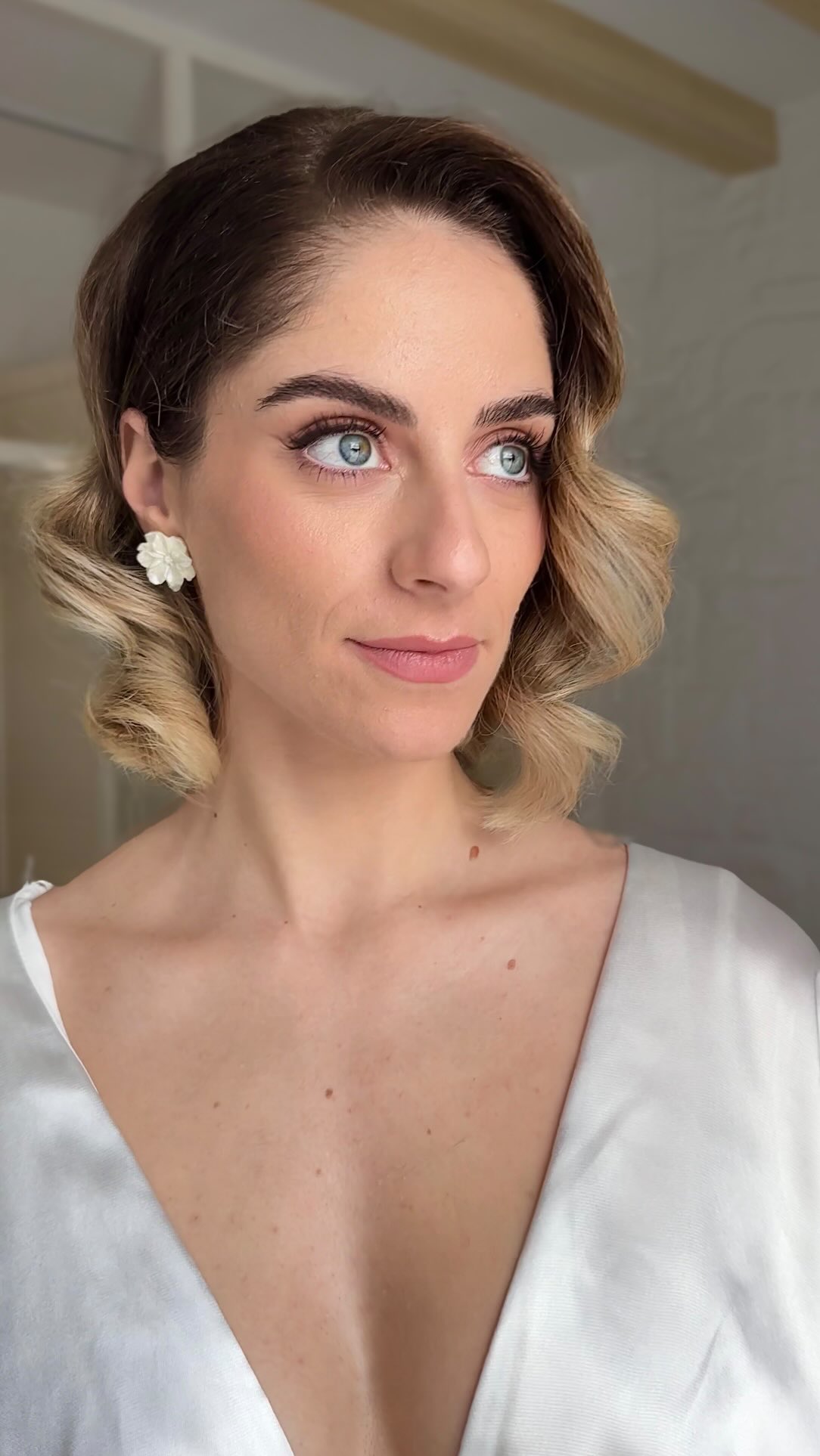 Soft matte glam bridal look, with soft vintage waves- timeless and classy 🤍
credits:
planner & stylist: @creteforlove
venue: @markakisestate
photographer: @andreas_markakis
videographer: @eftihismakridis_filmmaker
bridal & party dresses: @katerina_mavromati_bridal_more flowers: @tropikana_crete wedding
rentals: @feel_ultra_event_rentals luxury
car rentals: @luxury_car_rent_midas
make up artist: @_makeupbyevy
hair stylist: @sofia_hairsalon_
model:
@maria_markoulaki
.
#bridalmakeup#makeupartistcrete#cretemakeup#destinationmakeupartist#bridalinspo