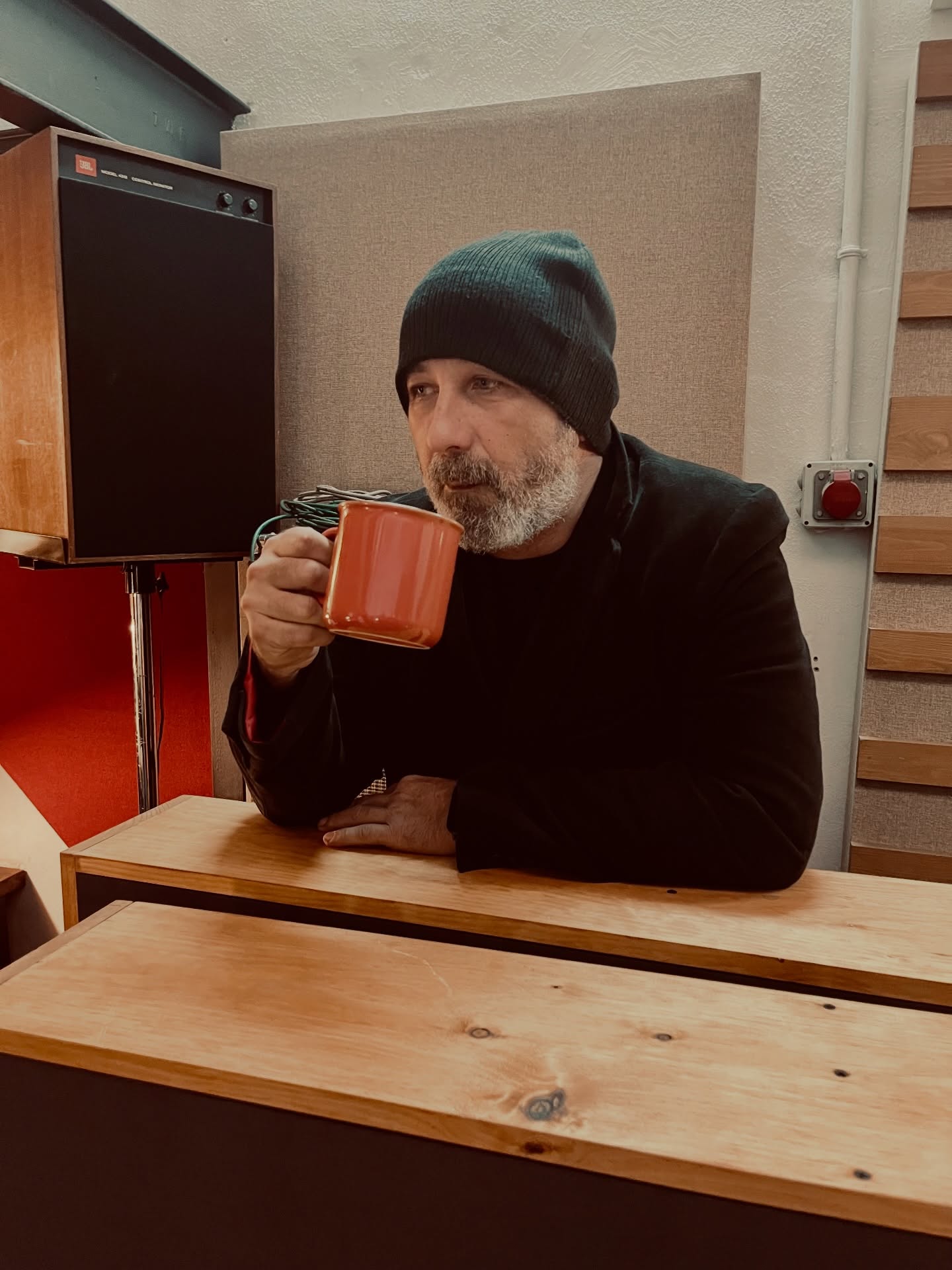 Finalizando el año con la grabación de las bases de lo que será el cuarto disco de Pale Preacher. Deseando ver cómo se concreta este trabajo que contará con algunos temas grabados con dos bandas , una eléctrica y otra acústica , con músicos como Juan Lillo ( Blackberry Clouds ), Fran y Nahum (Angela Hoodoo ) , Máximo ( Tupelo Bound) , el compositor Jose Ortieda a los teclados y cuerdas y un servidor al bajo eléctrico.
#altcountry #americanarock recordingsrudio palepreacher