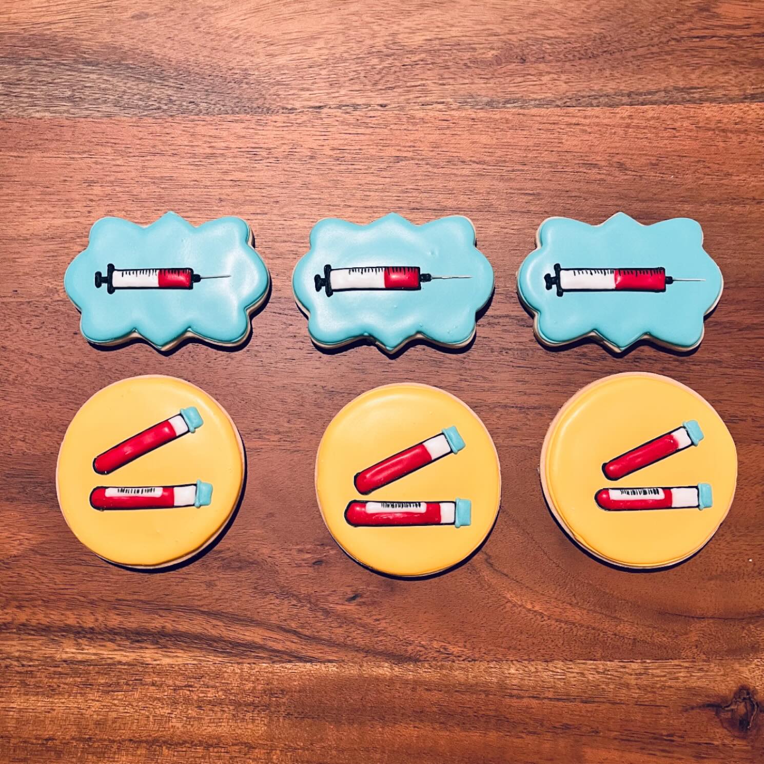 Graduation cookies for a phlebotomist ๐ ๐ฉธ
.
#cookiedecorating #decoratedcookies #customcookies #dallas #forneytx