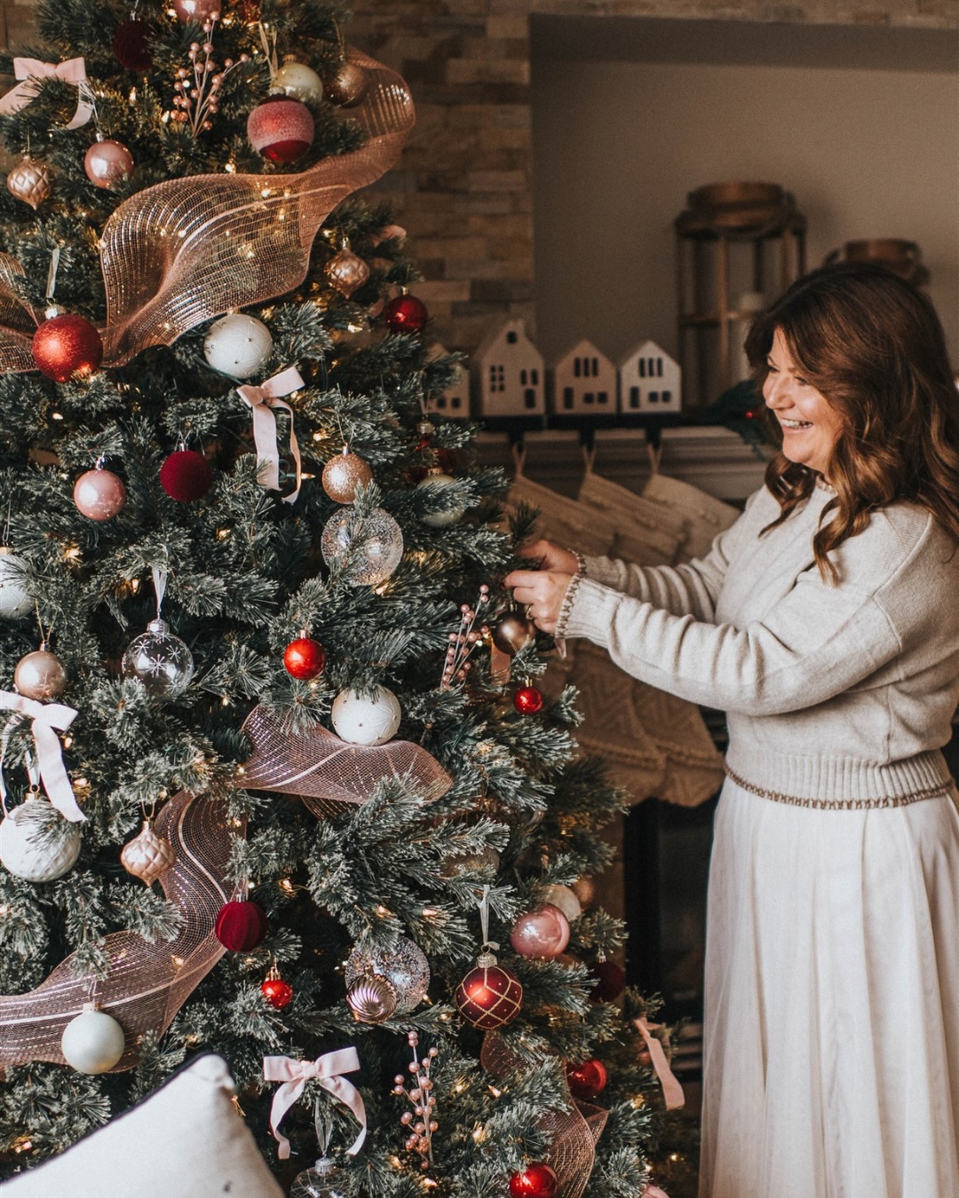 Merry Christmas, sweet friends!🎄✨
This season always reminds me that the best gifts aren’t wrapped, they’re shared. Time, laughter, dinner tables filled with familiar faces, and the quiet ways we show each other love.
This year, I got to share something special with you, too. From every cake ordered to every box of holiday treats you brought into your homes… your support was more than business, it was trust, celebration, and the chance to be a small part of your memories.
And that has been the greatest gift of all!
Wishing you a Christmas full of warmth, wonder, and the kind of sweetness that lingers long after the day is over. Here’s to more memories, more magic, and more cake! 🍰