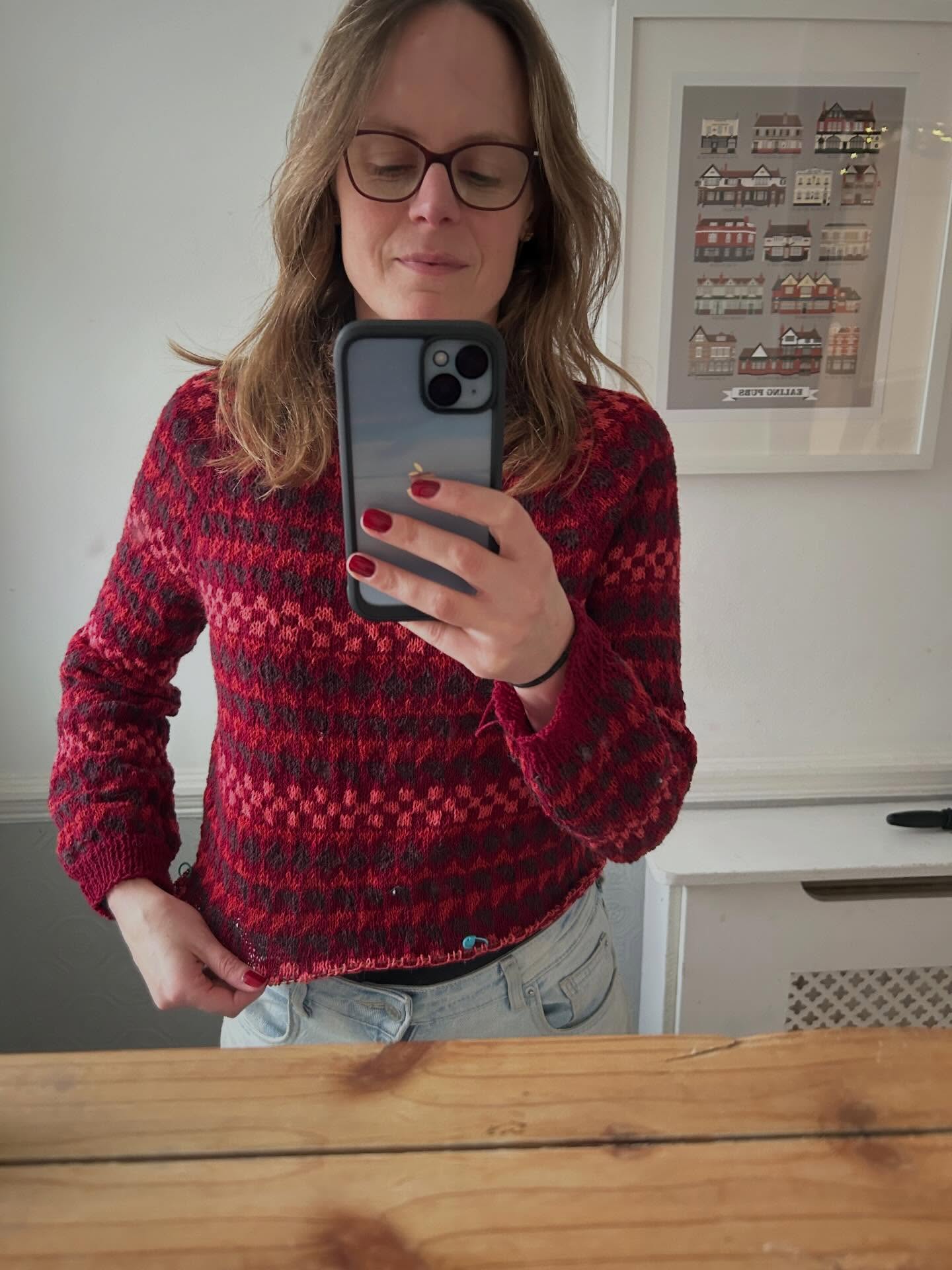 Happy with the progress on my test knit of the #damedamesweater for Lydia @wekuyarn! Should be on track to meet the deadline! Look forward to blocking this one to see how the #holstsupersoft blooms and to wearing it!