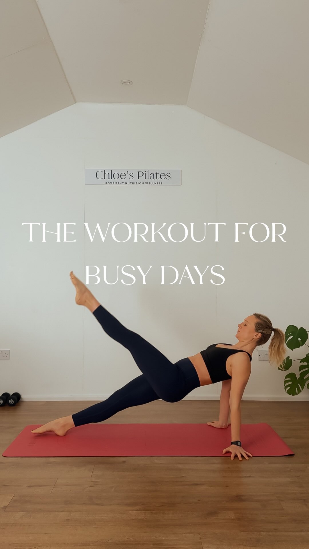 Short on time over Christmas?
This no-equipment, full-body workout is perfect when you want to move, sweat and feel good -anytime, anywhere 🎄✨
Save it for busy days, travel mornings or a quick energy reset.
The flow includes:
1️⃣ Sumo squat → lunge → Warrior 3
2️⃣ Single-leg push-up → lunge → Warrior 3
3️⃣ Single-leg V-ups
4️⃣ Double leg stretch
5️⃣ Reverse plank leg lifts
6️⃣ Squat with overhead reach
7️⃣ Reverse lunge with thoracic rotation
Video is >>> for insta- remember SLOW & CONTROLLED!
Try it / Save it/ Have fun with it! 🙌💪🏻✨
#FullBodyWorkout #BodyweightWorkout #NoEquipmentWorkout #HomeWorkout #quickworkout