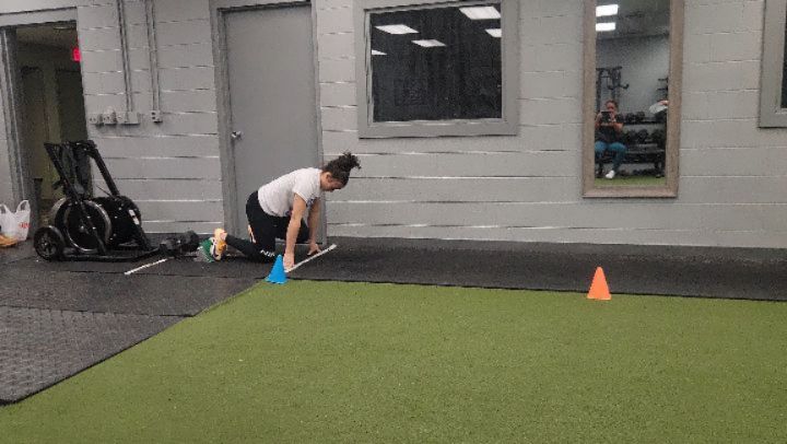 MY TIME OF YEAR!!! INDOOR TRACK SEASON!!😁😁
Ive been working on block starts with my track athletes these past few weeks. Most have not touched a block since July/August, so of course they were rusty, lol.
Its still very early in our training...I cant wait to see their progression.
If you are in need of better block starts, then make your way to the gym. I guarantee your start will improve🎯
#JDSP #track #blockstarts #speedtrainer #TheFixer