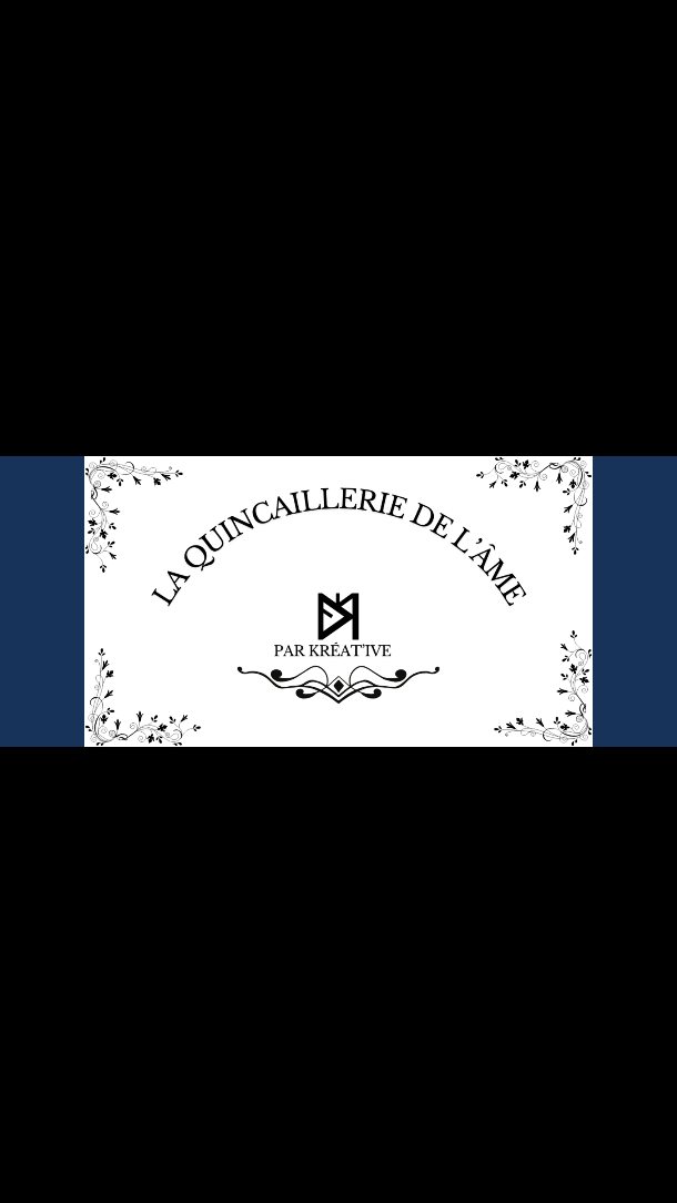 C'est avec beaucoup d'émotion que je vous partage la rétro perspective de la Quincaillerie de l'âme...(Oui, déjà, je ne sais jamais attendre...j'y ai travaillé une journée complète et mon ❤️ en est remplie...)
A la fin de la vidéo, je vous l'annonce...
Ce ne sera pas une fin, mais un nouveau début ❣️
N'empêche, que j'ai eu gros sur le cœur ces dernières semaines. Faire cette rétro perspective m'a tellement montré que c'est juste ÉNORME...
Un ÉNORME Merci pour TOUT ❣️
Et j'ose le dire...
JE SUIS FIÈRE de ce que j'ai accompli rien qu' en une année, de ce que NOUS avons accompli. Sans vous, je n'y serais pas arrivée. Sans moi non plus lol 😂
je suis, nous sommes ❣️ est une phrase qui résonne plus que tout.
La petite vidéo de 4 Minutes, c'est comme un cadeau, pour moi, pour toi, pour nous.
Je vous aime, oui, je vous aime! ❤️
Joyeux Noël lumineux à tous et toutes ✨🕯️🙏
MERCI
Evi
#naturalartwork
#vedicart
#laquincailleriedelame
#lapeintureenmots #exposition