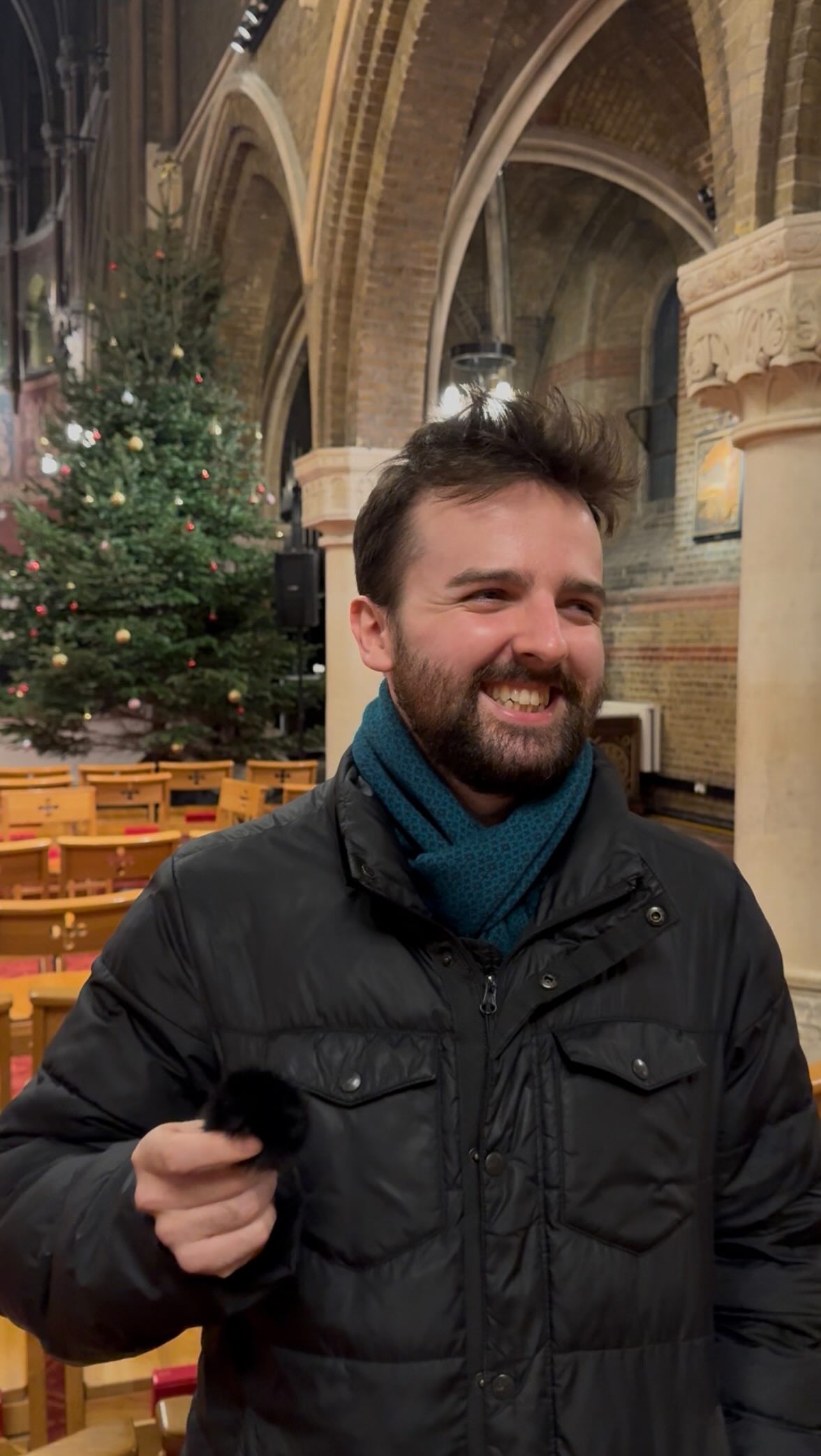 It's unanimous: Plain lights ✅ Gaudy baubles ✅ How are you decorating your tree this holiday season? 🎄
.
.
.
.
#christmaslights #lgbtxmas #londonlgbt #xmasdecorations #lgbtmusic