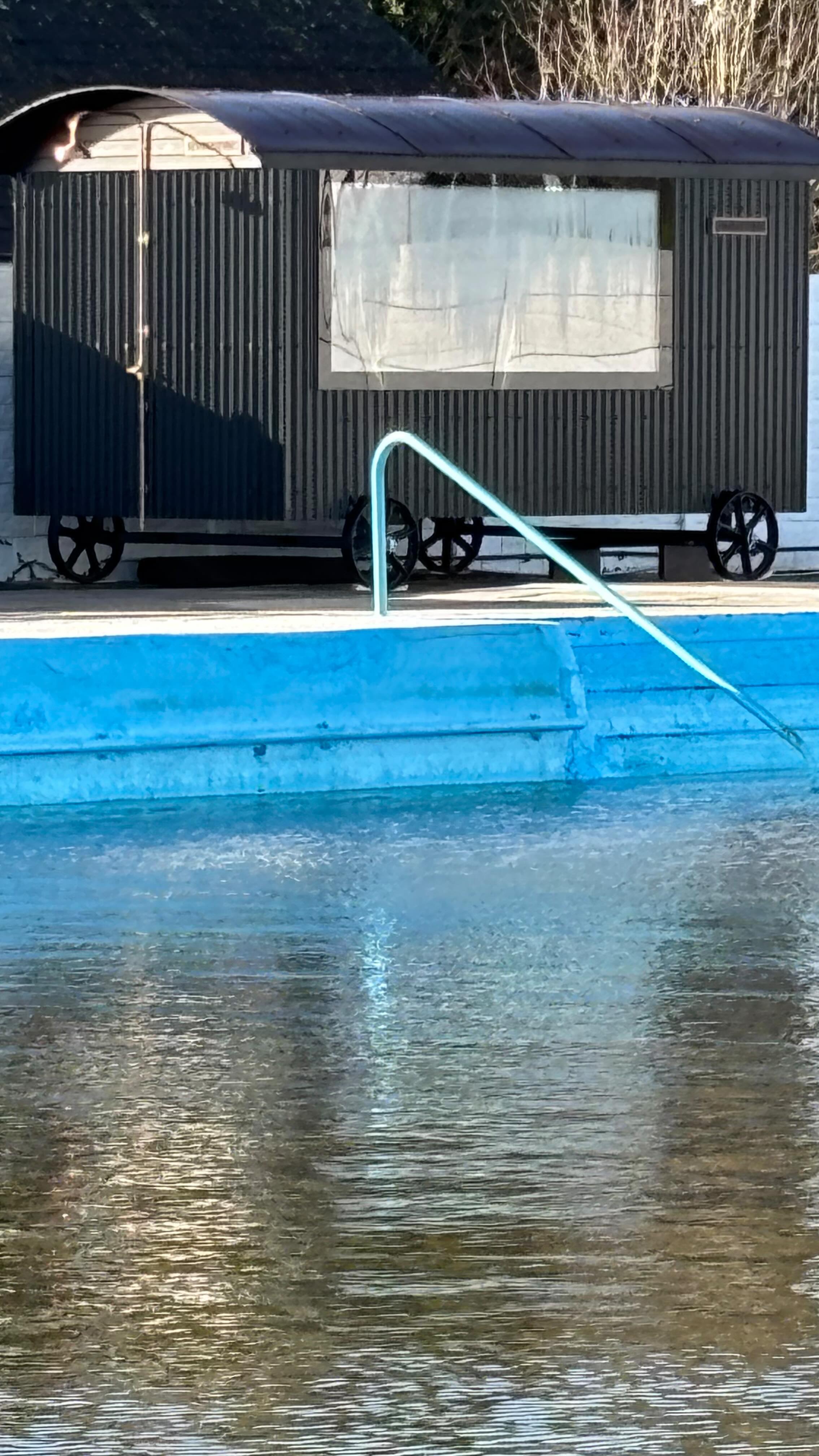 Hello Outdoors Seawater Sauna @lymingtonseawaterbaths opens 1st January 2026. Start your new year with a new ritual and join us for some therapeutic heat and optional cold-water swim. #lymington #sauna #contrasttherapy #openwaterswimming #newforest