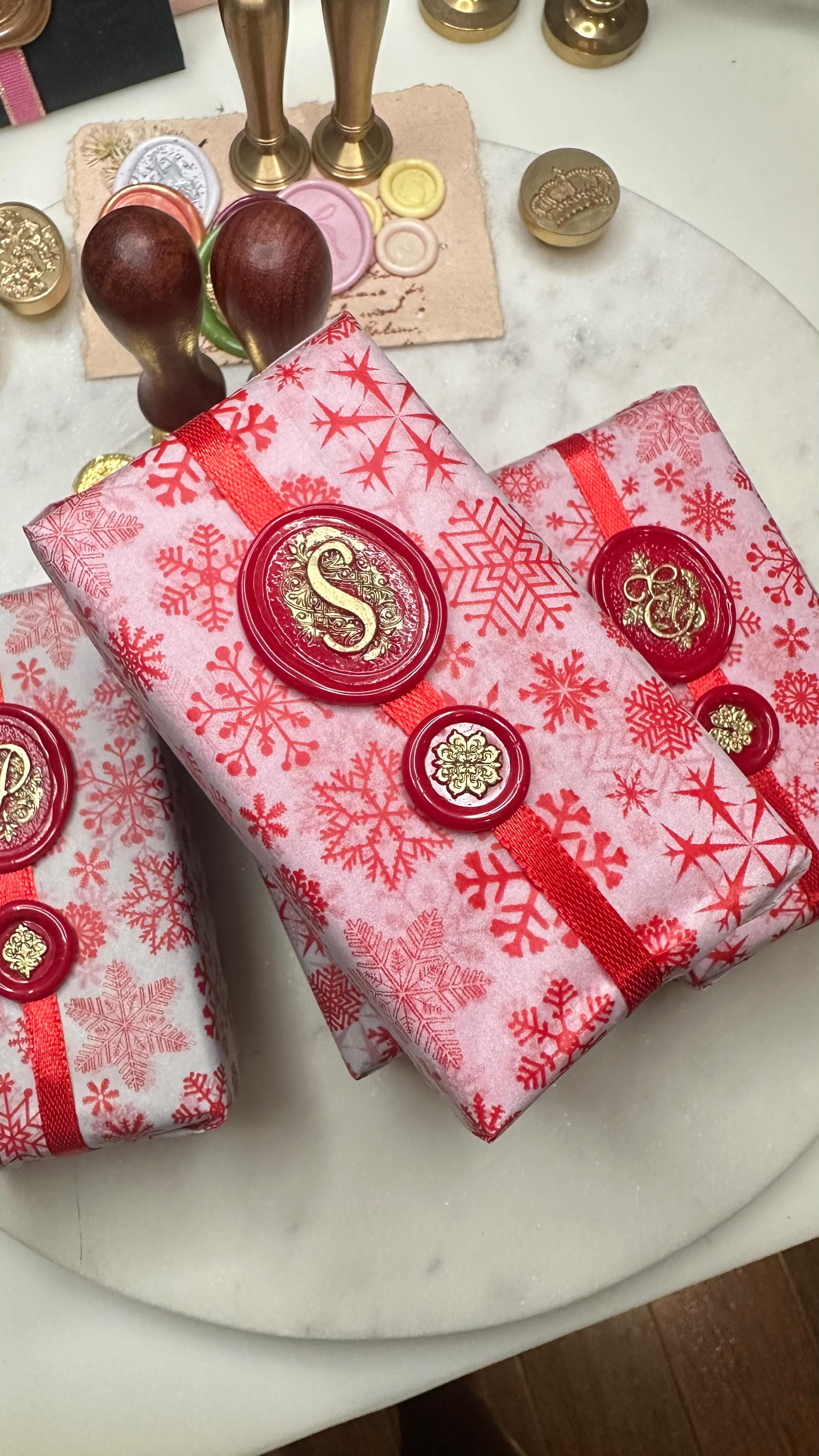 What I mean when I say personalise! ⭐️
#WaxSeals #GiftingIdeas #Elevate #RedAndWhite
