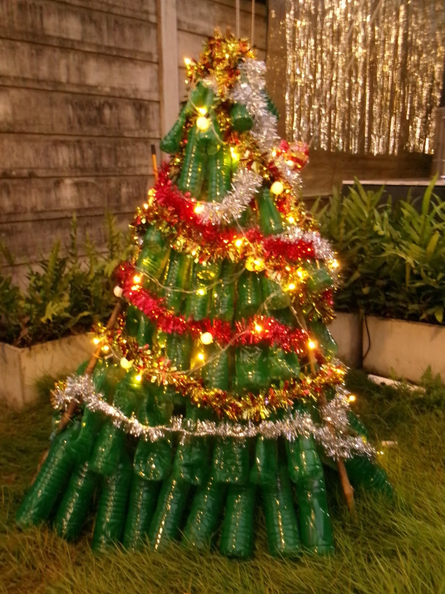 taking a moment toappriciate this Christmas tree 🎄🍾
#christmastree #christmasparty2025 #thedearly #thedearlykohtao #thedearlyhostel