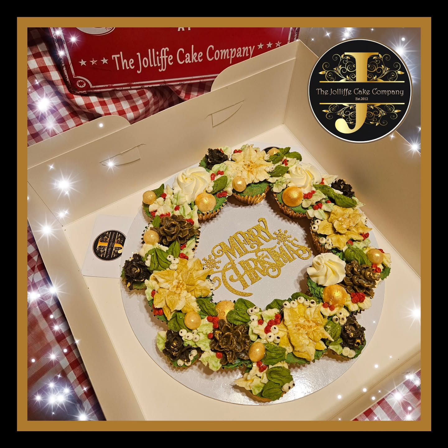Some Festive wreaths went out today , to some businesses we deal with. 9 Cupcakes and 9 mini cupcakes, added to a board, piped together, with buttercream, in a wreath, with added malteaser baubles! And lots of sparkle too !!! . Displayed in a box . #christmascupcakes #christmascupcakewreath #cupcakes #cupcakesofinstagram #christmas2025 #thejolliffecakecompany #cakecompany #cakebusiness #woodley #wokingham #rdguk #berkshire #nettlebed #ewelme #uk