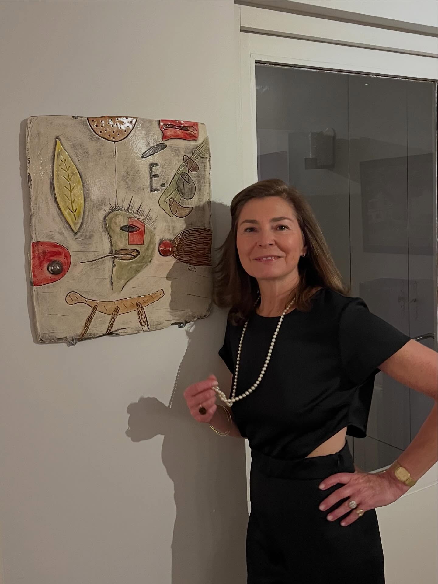 Joyeux Noël et bonnes fêtes à toutes et à tous devant ce bas-relief en céramique de l’artiste Pontus Carle aux couleurs de Noël 🎄❤️🎉 @pontuscarle
#collectionstephaniepeyrissac #pontuscarle #noël #fêtes #art