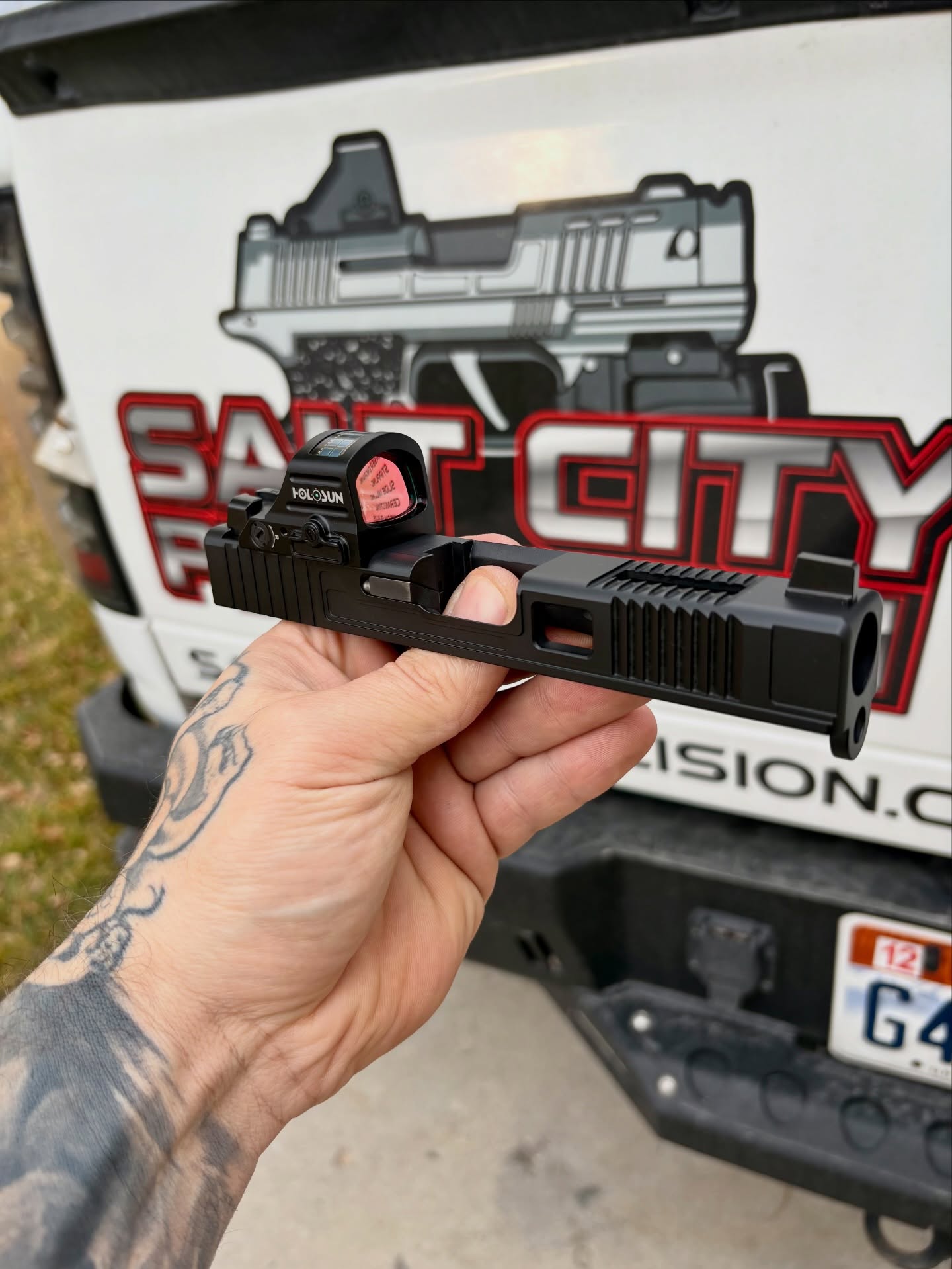 This Reaper cut G23 is giving Darth Vader vibes.
• SCP Reaper cut
• Holosun 507C
• @angrybeararms2.0 blackout irons
• Graphite black Cerakote