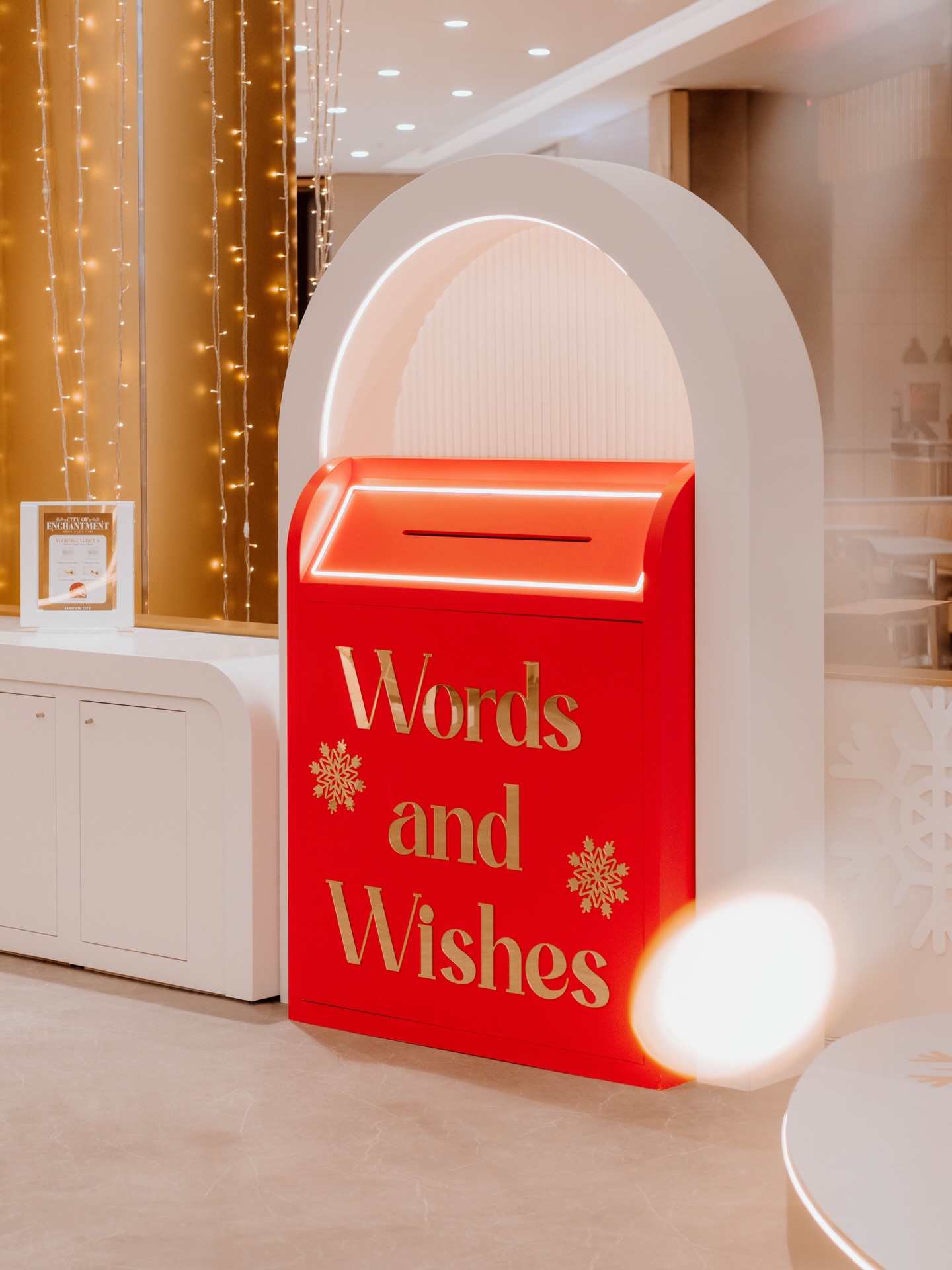 A wishing well, a letterbox bound straight for the South Pole and a magical drawbridge leading to Santa himself 💙
Welcome to the City of Enchantments in the heart of @sandtoncitymall where wishes are whispered, letters are posted with care and every step feels like part of a Christmas fairytale. From twinkling lights cascading above to thoughtfully crafted details at every turn, this space was built for wide eyes, big smiles and memory-making moments.
Swipe through the magic and don’t forget to make a wish.
✨ MADE YOU LOOK ✨
#sandtoncity #cityofenchantment #christmaswonderland #festivetime #christmasinstallation holidaymagic magicmoments brandbuilds happinestcustom happinest madeyoulook custombuild customdisplay customstand expoexcellence expostand awardwinning expovibe brandactivation expoexcellence visualmerchandising capetowncustom photomoment brandelements display custombackground customdisplay memorablemarketing impactfuldesign