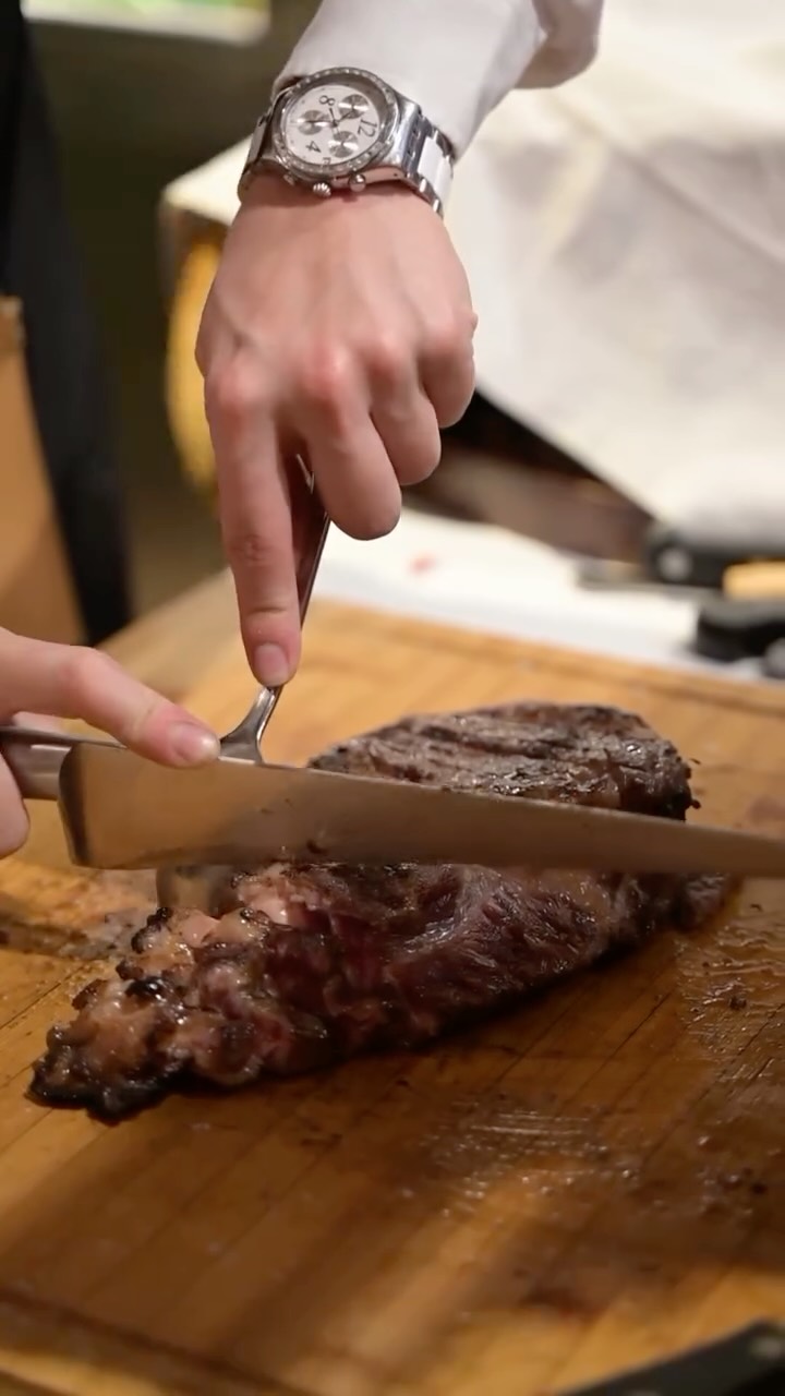 El 25 de diciembre siempre será espacio para una mesa larga y compartir con familia y amigos🔥
Te esperamos en Aranjuez para celebrar juntos la navidad 🥂