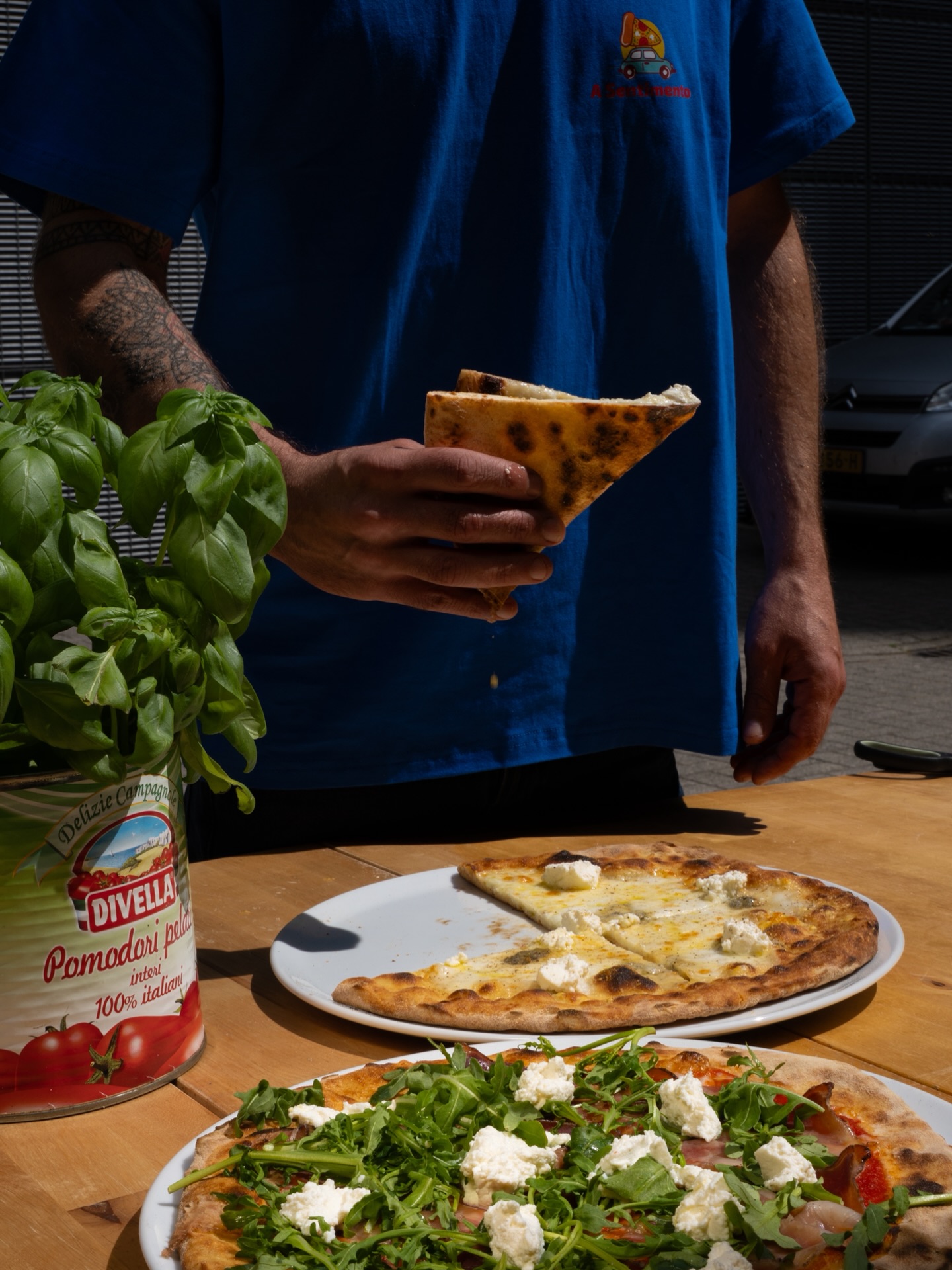 A slice of happiness, straight from the oven 🍕🔥 Real italian ingredients, big flavor.
#pizza #pizzalover #pizzatime #foodie #italianfood neapolitanpizza freshingredients basil cheeselover foodstagram instafood pizzaaddict streetfood comfortfood goodvibes