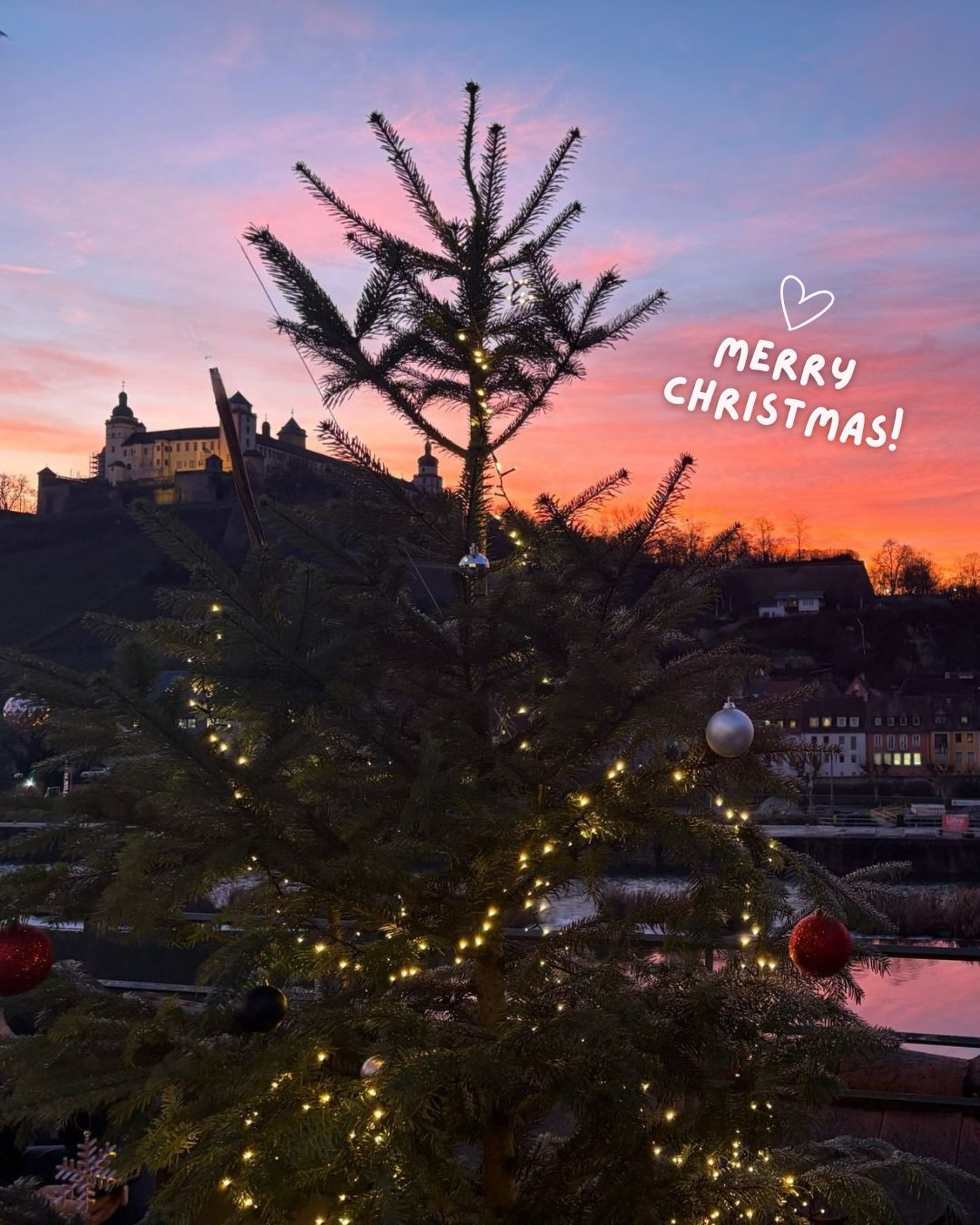 Frohe Weihnachten vom Cloud 7 ✨🎄
Wir wünschen euch wunderschöne Feiertage und eine erholsame Zeit. Genießt die besonderen Momente mit euren Liebsten 🤍
Danke an alle, die uns das ganze Jahr begleitet und unterstützt haben ✨
Nach Weihnachten sind wir wie gewohnt wieder für euch da.
Wir freuen uns auf euch! 💕☁️