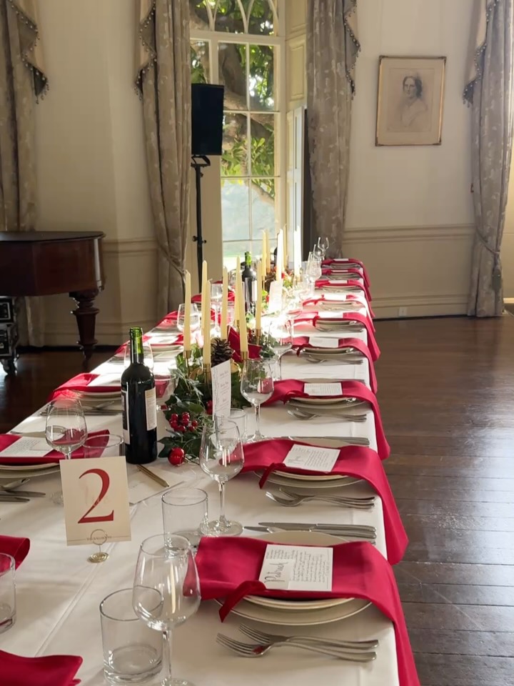 Truly excelled ourselves at the bad kitchen pics this time. A gorgeously festive wedding at @northcadburycourt the other day, with a brief interlude from usual programming with bangers and mash and lashings of gravy. Banging canapés, dips and focaccia and pavlova as usual though rest assured.
Hope you’re all having a very merry time with the people you love and if you’re not, at least the food and wine are good x
#somersetwedding #somersetfood #dorsetfood #dorsetwedding #wiltshirewedding