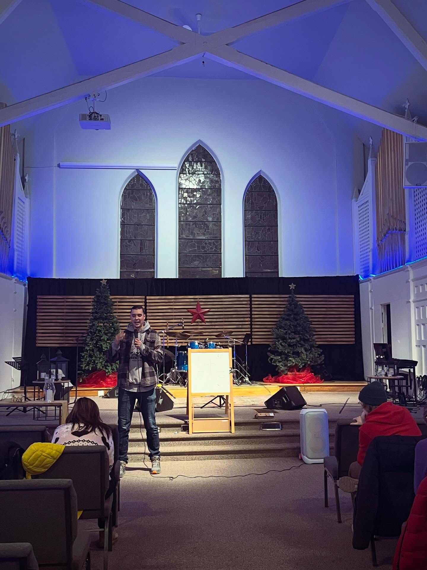 Wow! Another evangelism training we did at @hcfchurch was so amazing and fruitful. We had the @fridaynightprayer gathering pray over us as we hit the streets. We split up into teams and went to the hospital and Jackson Square Mall.
It was such a fruitful time, and we even got to encourage everyone afterward by sharing testimonies at Friday Night Prayer when we got back. God is so good! This is something we want to continue doing more of in the new year because of the fruit we’re seeing, so stay tuned for many more trainings coming up! 🙏❤️
#e3Canada #iamsecond #ThyKingdomNetwork