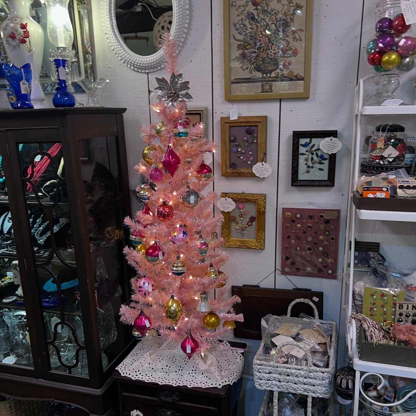 Holiday shopping at Molly & Bell is all about color, character, and great vintage finds!
Their space inside the Tomato Factory is filled with beautiful vintage glass in every shade — cobalt, emerald, amber, pink, and clear — displayed in glass cabinets and on painted furniture that makes every piece stand out. You’ll find drop-leaf tables, glass-top side tables, brass rolling carts, and hand-painted furniture alongside retro barware, serving pieces, and holiday décor.
There are pink bottle-brush trees, vintage ornaments, framed botanicals, mirrors, trays, candlesticks, sewing notions, buttons, and small collectibles that make perfect gifts — the kind of things you don’t see everywhere and always wish you’d grabbed when you had the chance.
If you love vintage with personality — or you’re looking for gifts that feel thoughtful and one-of-a-kind — Molly & Bell is a must-stop this season.
You’ll find Molly & Bell inside the Tomato Factory Antiques & Design Center in Hopewell, NJ, alongside 20+ independent dealers. Relaxed holiday shopping, free parking, and plenty of inspiration.