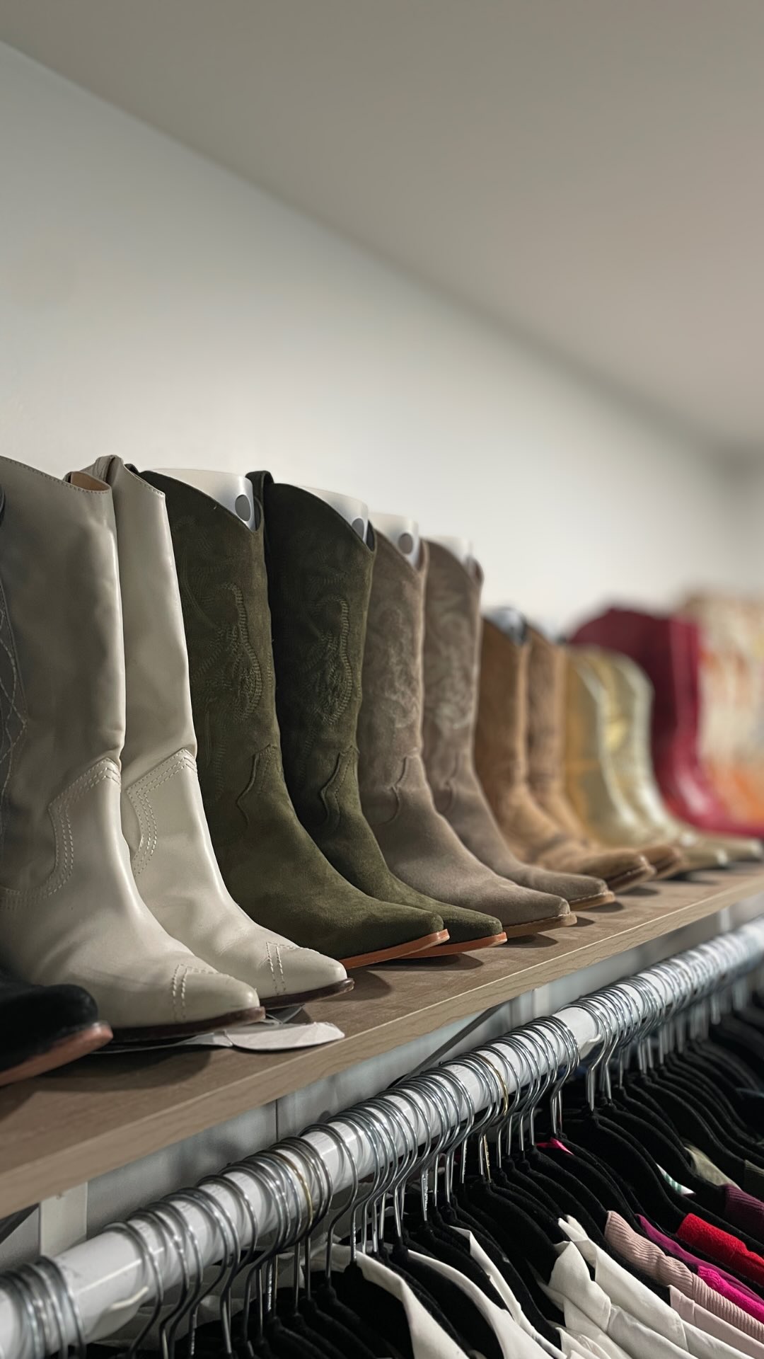 An easy upgrade that keeps the shape of your boots makes your closet look more polished!
Comment “boots” and I’ll send the link straight to your DMs to the set we used in this video.
👢Includes 15 pairs of clear boot shapers in 4 sizes, perfect for tall, mid, and short boots
👢Sizes include 16 in, 14 in, 12 in, and 10 in (and yes, you can buy single-size packs if you prefer)
👢Made from soft, flexible PP material that’s durable and keeps its shape without cracking
👢Helps keep boots upright, prevent bends and creases, and keep them looking clean and structured
👢Easy to use. Just roll, insert, and your boots stand tall
Thanks @paigepaxtonsnyder for having such a beautiful collection of footwear to work with. 😊
#LexingtonKYOrganizer #closetorganization
#closetgoals #bootorganization