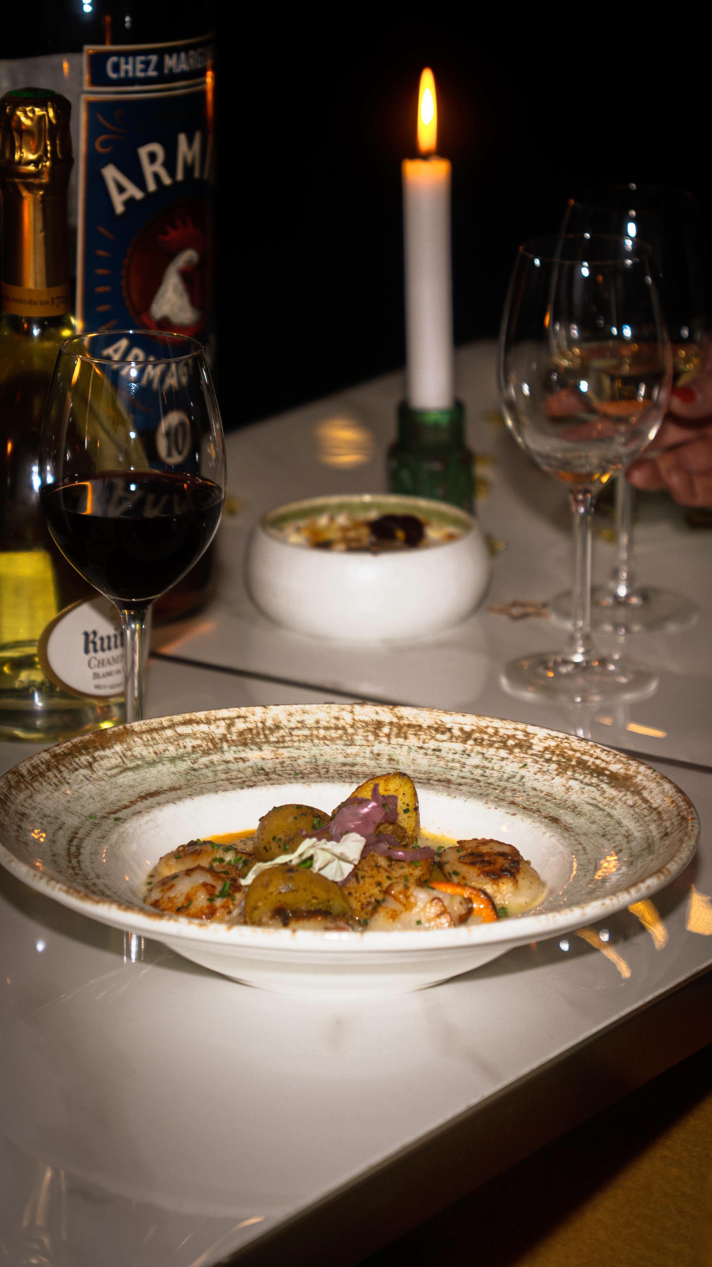 Nous vous souhaitons à tous de très belles fêtes de Noël 🎄✨
Nous vous attendons dès ce soir pour fêter le réveillon ensemble !
🎥 @troisiemeservice.studio
✨✨✨✨