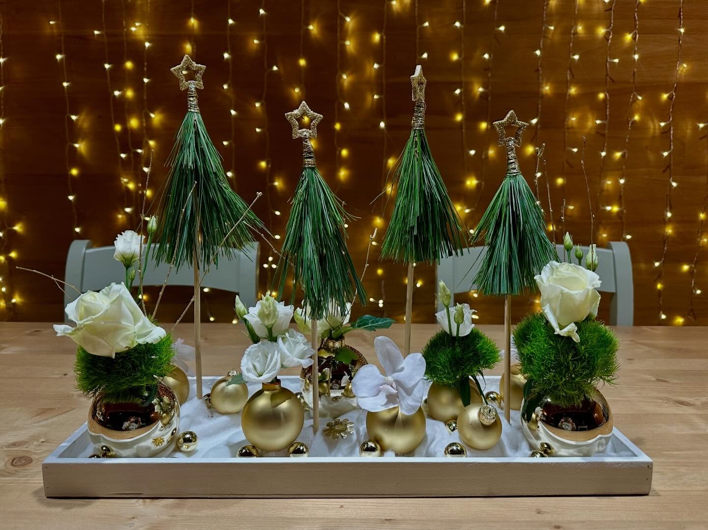 Atelier centre de table de Noël ⭐️ et dernier atelier de 2025 ce soir. Merci à tous mes « Addict » pour leurs fidélités depuis maintenant 10 ans 🎄 A très bientôt en 2026 pour de nouveaux rendez-vous floraux 🌸 #fleursaddict #walhain #artfloral