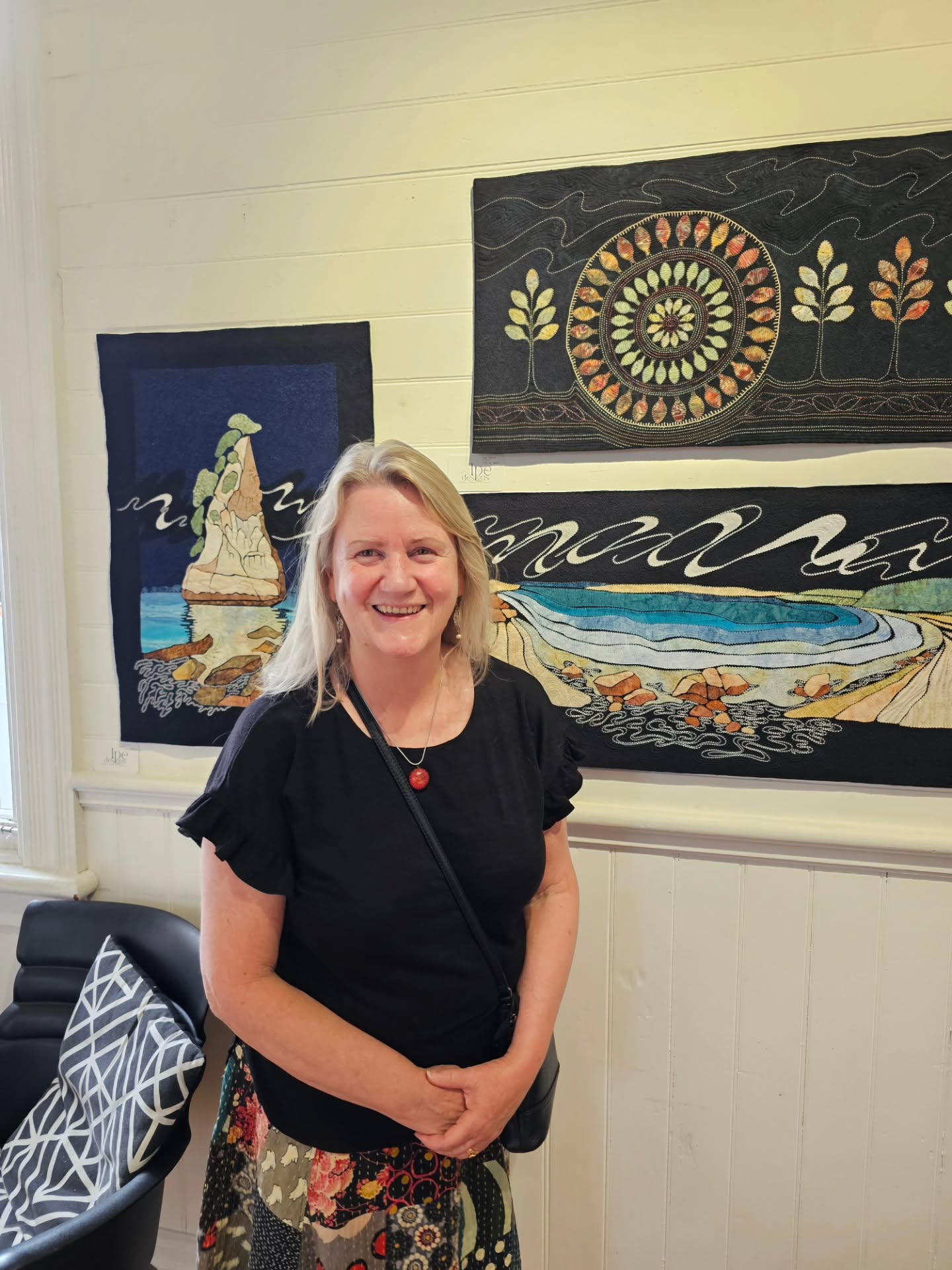 The Space Between exhibition is open....
The People's Gallery is open every day except Christmas Day and New Year's Day. Opening hours are 10am - 3pm till the 10th Jan 2026.
#artistatwork #textileartist #artquilter #textileartexhibition #peoplesgallery