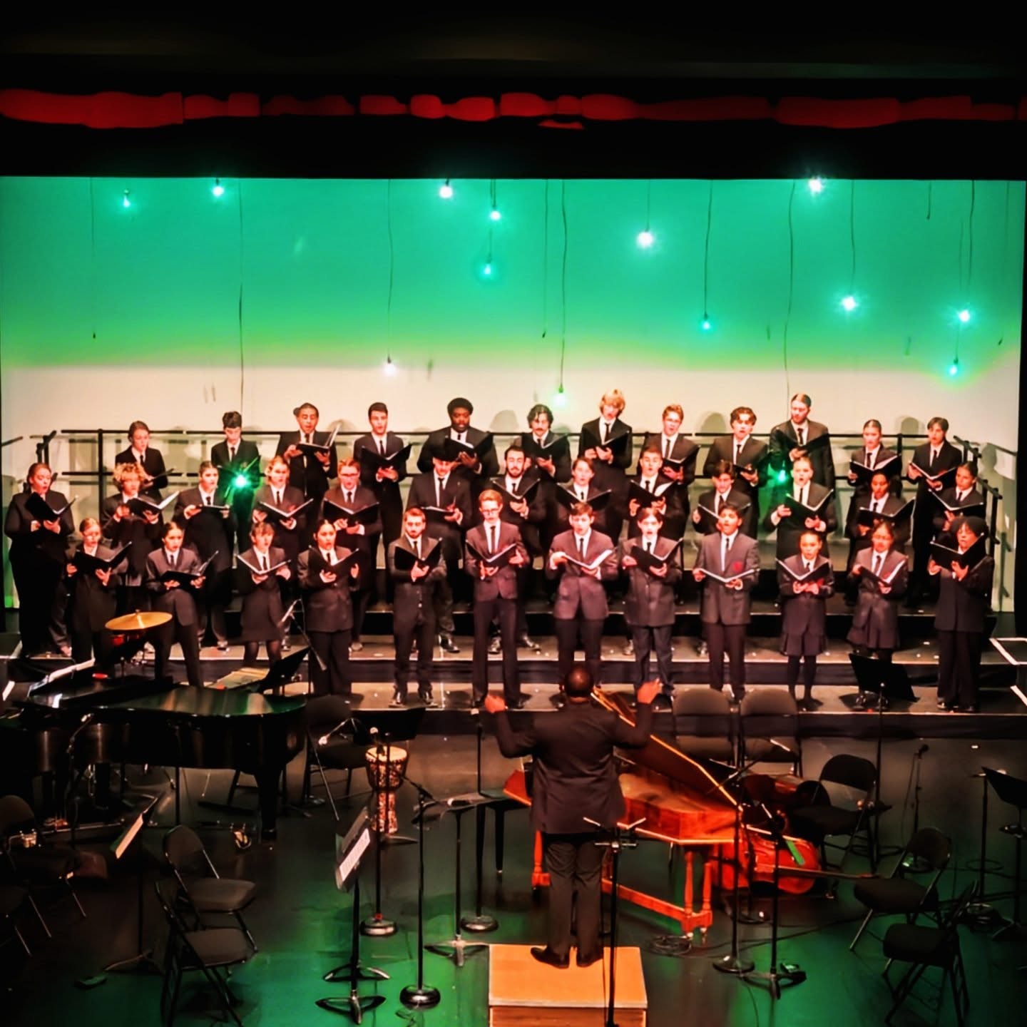 THE LIGHT WITHIN The holidays continue with NCC as a new winter celebration begins in Austin. This 2025 showcase with the National Children's Chorus features a firefly motif of hanging LunaBulbs. @nationalchildrenschorus ๐ก
โก: Astera @asteraofficial / ETC @electronictheatrecontrols
#nationalchildrenschorus #showcase #christmas #austin #texas