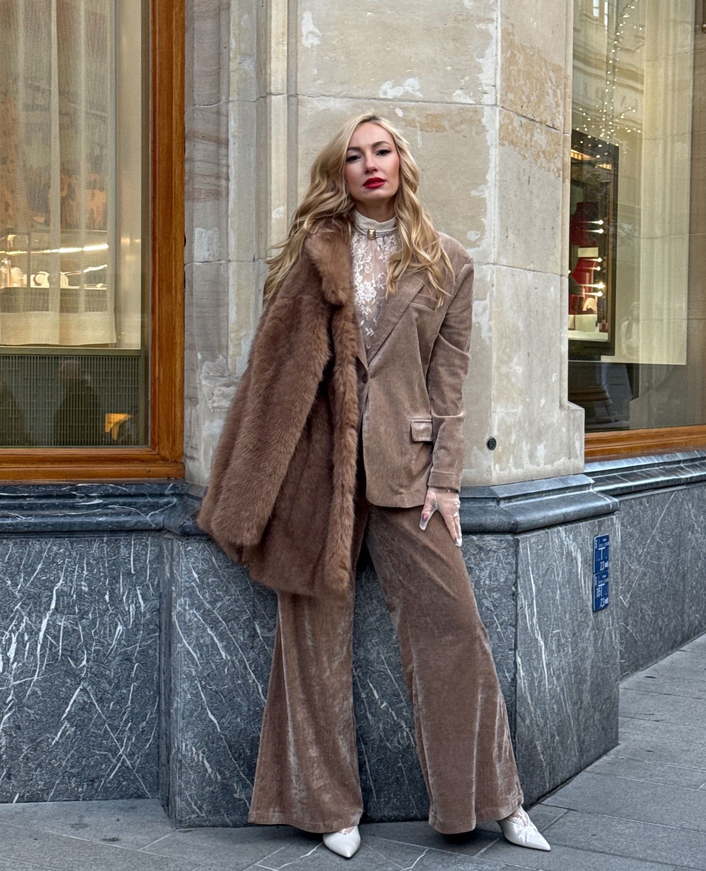 Because Christmas looks better in a suit ✨🎄