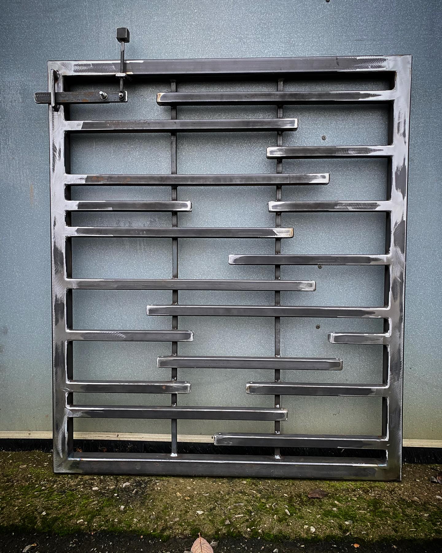 Last #gate of the year me thinks!? Fully #fabricated but i do like it. My work seems to be a lot of #steelfabrication along with the use of #hotforged work, I like working this way as it gives you lots of freedom in #making and #design. Next stop for this gate will be the #galvanizers and possibly #powdercoating #home #garden #metalgate #fabrication #metal #bristolblacksmith