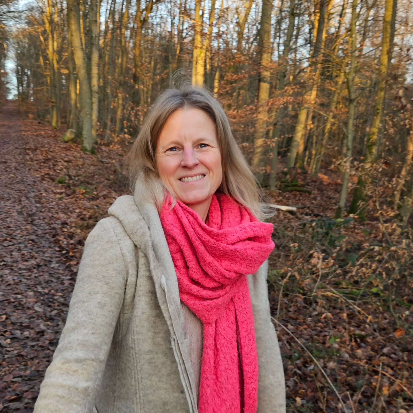 Liebevolle lichtvolle Weihnachtstage wünsche ich dir 🕯🫶
Mit der Sonnenwende wurde es neu geboren, jetzt ist es an uns das Licht und die Liebe in die Welt hinauszutragen 💛🧡
Wir haben nochmal den Wald genossen, den Tieren und Waldgeistern gedacht, unseren Kraftplatz besucht.
Möge das Licht die Dunkelheit erhellen 💫✨️
Mögen alle Wesen glücklich, gesund und in Frieden sein 🙏
Lokah samastah sukhino bhavantu