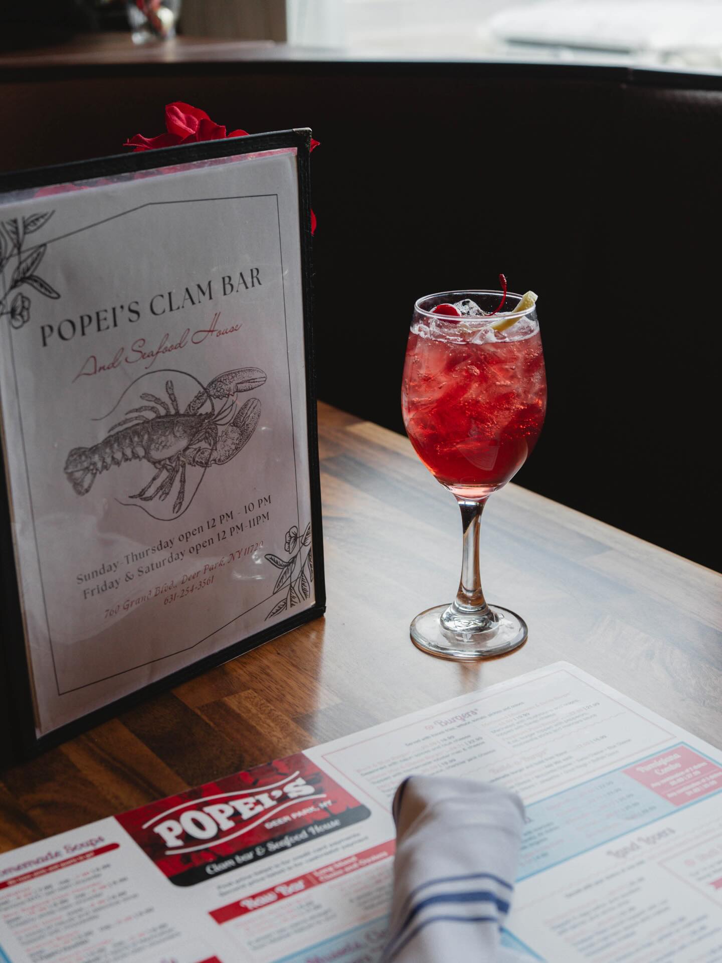 🎄Happy Holidays from all of us at #PopeisClamBar! Wishing you a season filled with great food, good company, and festive meals.
#deerparkeats #longislandseafood #longislandfoodies #lirestaurants