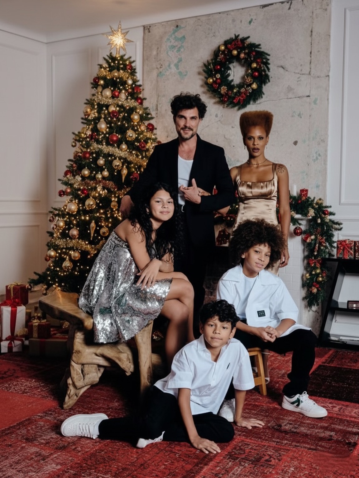 Um Natal que transborda amor, união e gratidão ✨🎄
Que a paz habite nossos corações, que o amor seja sempre o nosso alicerce e que a família continue sendo nosso maior presente.
Que nunca nos falte união para enfrentar os desafios, prosperidade para seguir sonhando e fé para acreditar em dias ainda mais iluminados.
Que este Natal renove nossas esperanças e fortaleça tudo aquilo que nos une. 🤍
#alinewirley #igorrickli #feliznatal #familia #amor