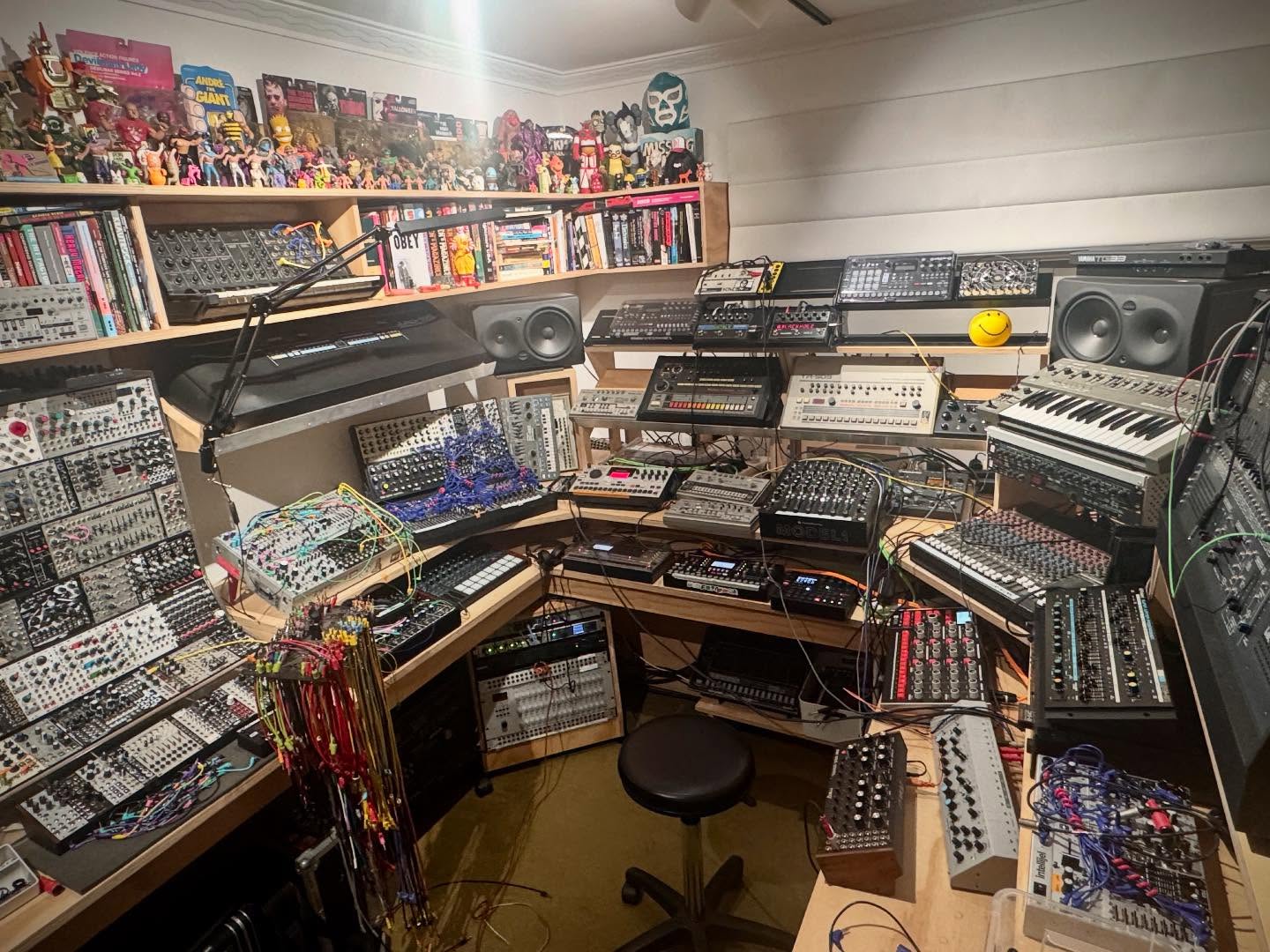 AI* generated studio.
.
.
.
.
.
.
.
.
.
.
.
.
.
.
*Acid Intelligence.
.
.
.
.
#tr909 #tr808 #tb303 #acidtechno #techno