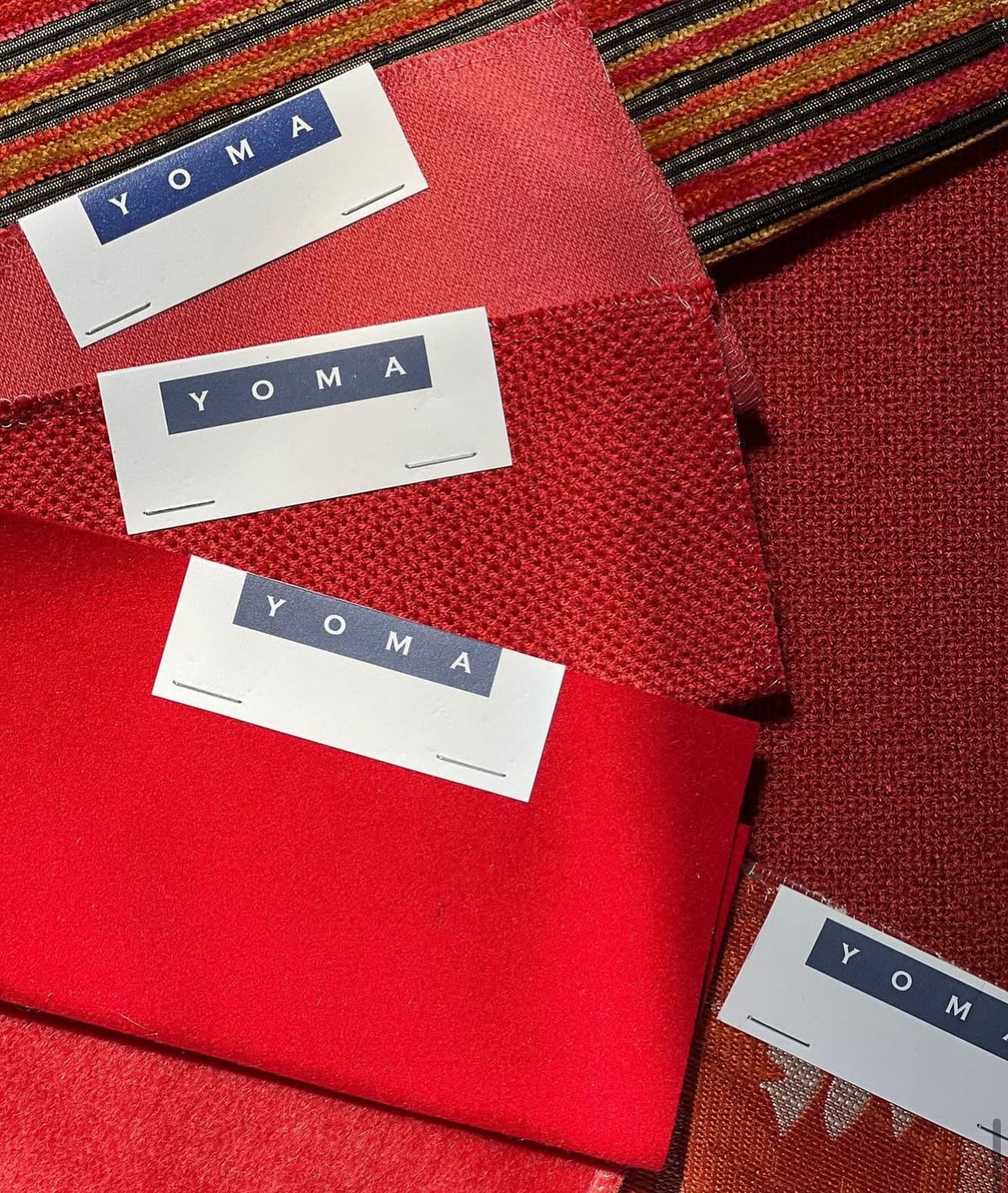 A little holiday warmth 🎄🎁🎅🏼Layers of rich red and texture from @yomatextiles
#yomatextiles
#textilelove
#designerfabrics
#colorstory
#andreaontheroad