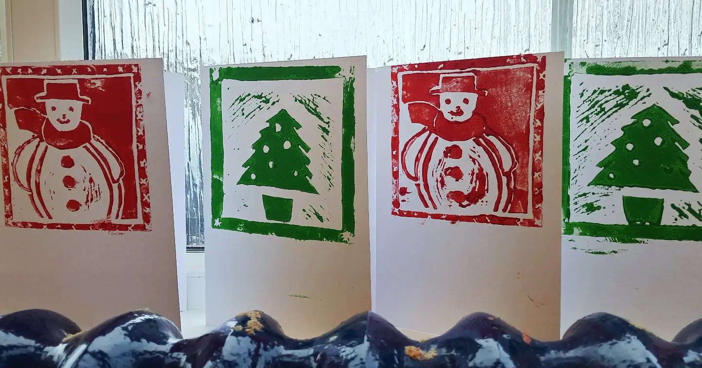 Christmas cards printed by local school kids..... I designed & cut the lino & they printed... they loved it... as did I. HAPPY CHRISTMAS EVERYONE xxx