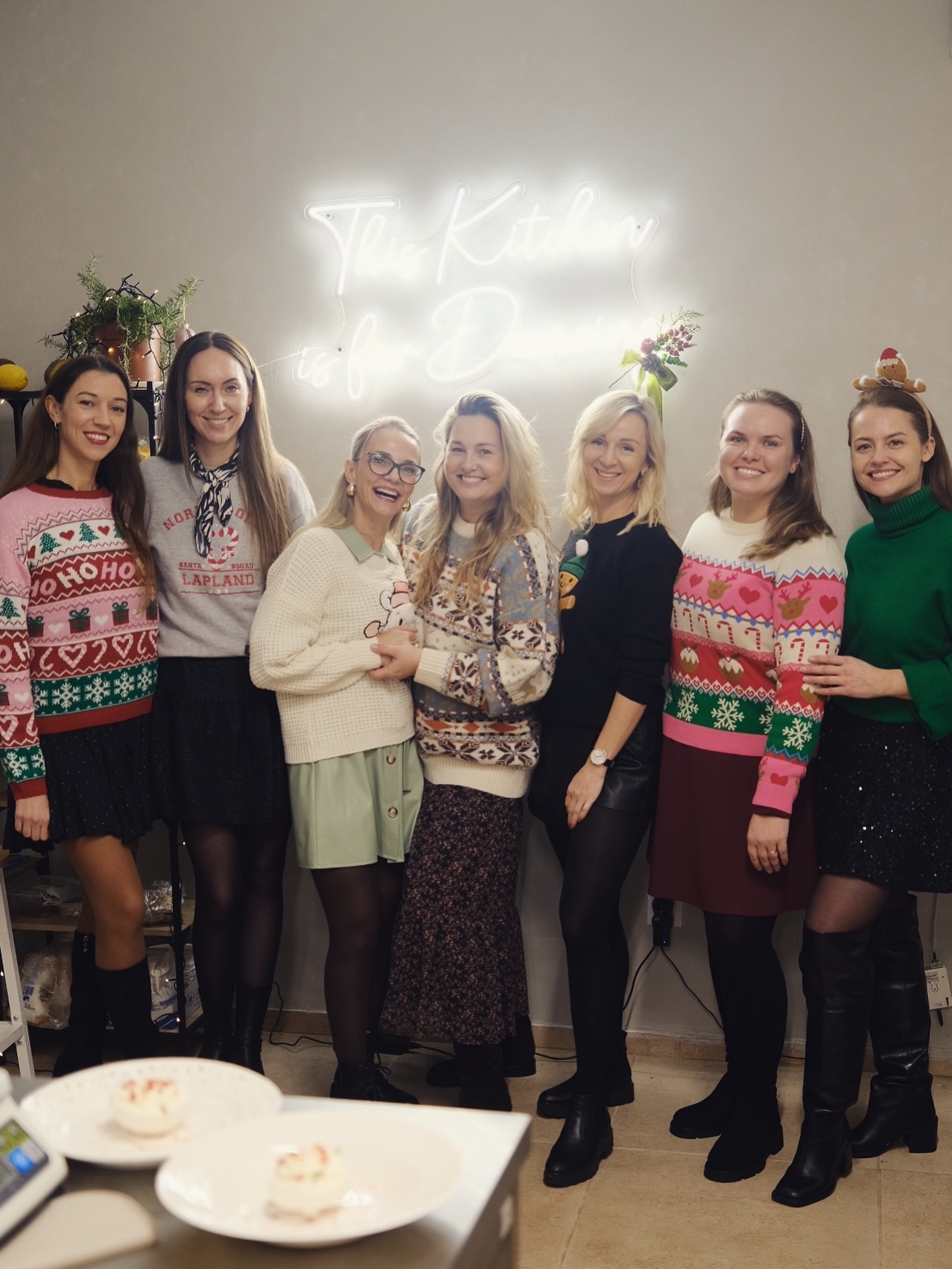 Jaukiai kartu 🎄✨🎄✨
Sveikiname viena kitą ir Jus visus sulaukus šių metų Kalėdų stebūklo ✨