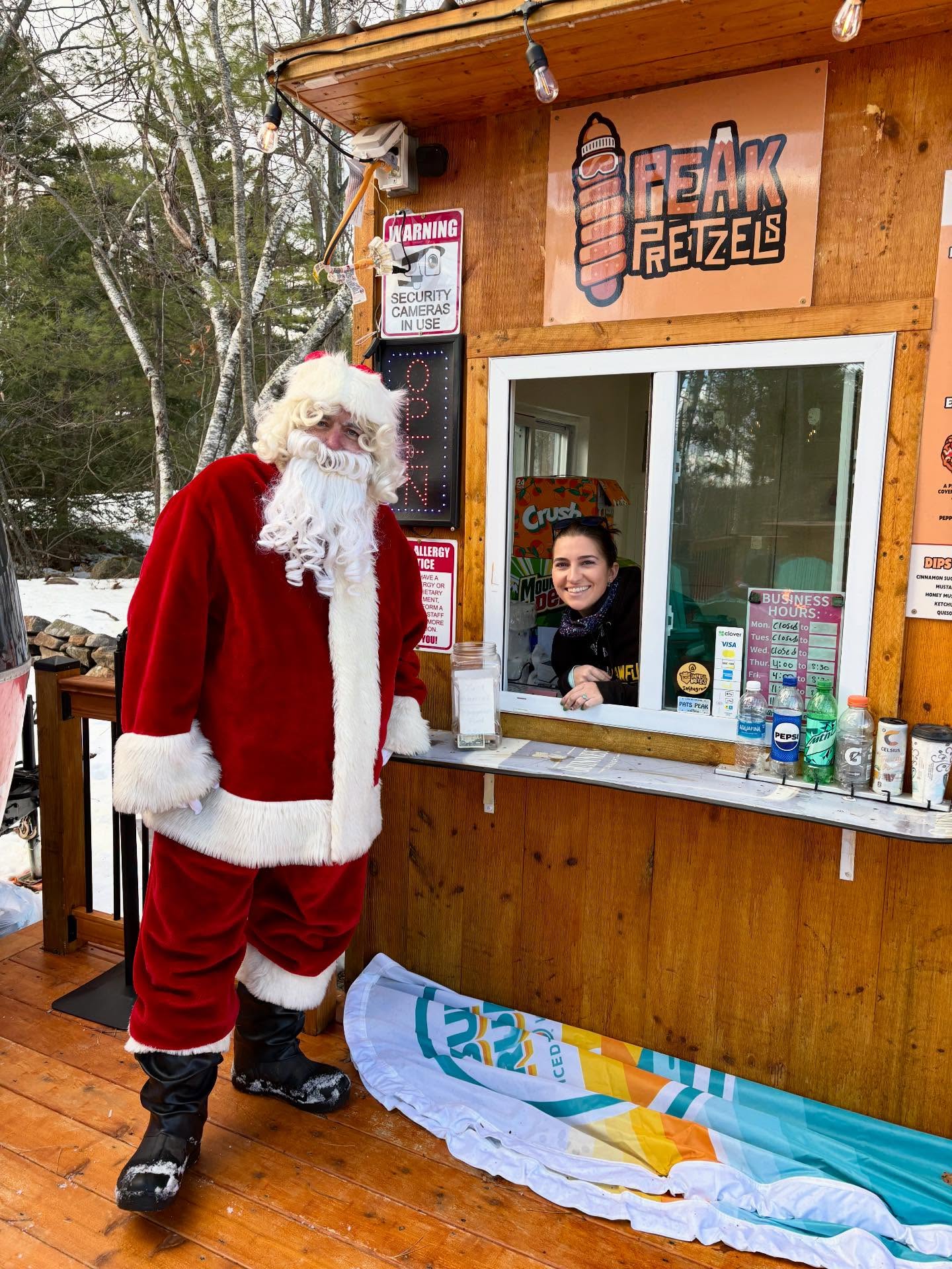 This weekend included a visit from Santa, some Sunday Bloody Mary’s, and our new @samueladamsbeer and @drinksuncruiser banners shining in the sun☀️ #airstreambar #samadams #suncruiser #bloodymary