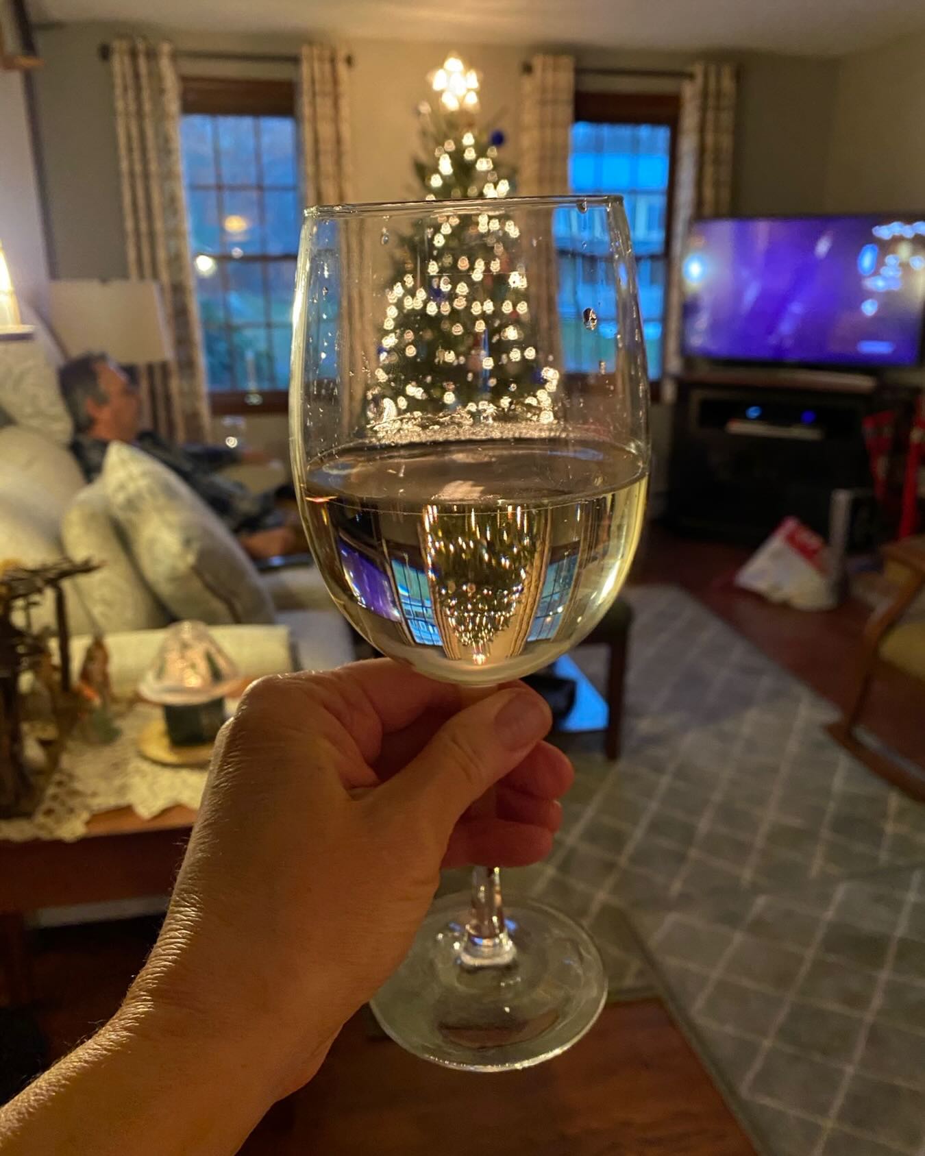 This season, I’m redefining what a “successful” holiday actually looks like.
After all, is our success as women in the holiday season truly measured by our productivity in the kitchen, our décor, and gifts we give? Or is that simply a worn-out record that many of us have played for too long?
This year, I chose to meet myself, yes… the one inside, with more compassion. To honor exactly where I am, allowing for the full gamut of holiday emotions vs defaulting to the familiar “push through the season” mindset hoping that next year will be better.
I pared down the traditional Christmas baking—and in doing so, created time to pause… to breathe in the season… and to allow it all to be present. You know the ones I’m referring to… the good, the bad, and the ugly. That full gamut of the holiday feelings— the ups, the downs, the overwhelm, the joy, the sadness, allowing myself to ride the ebb and flow of the Yule Tide.
From this place, I also noticed a shift in my holiday mindset: choosing to cherish those who show up. Those who sit at the table with kindness and open hearts. Embracing the quiet peace that comes from letting go and allowing myself to truly receive the love that is present before me.
And from this new place, I’ve learned choosing connection over perfection may actually be my newest, and most meaningful holiday tradition of all. 🤍
How are you choosing to honor yourself and where you are this Christmas season?
#selflove❤️ #selfcompassionjourney #holidaystress #choosetobehappy #findpeace