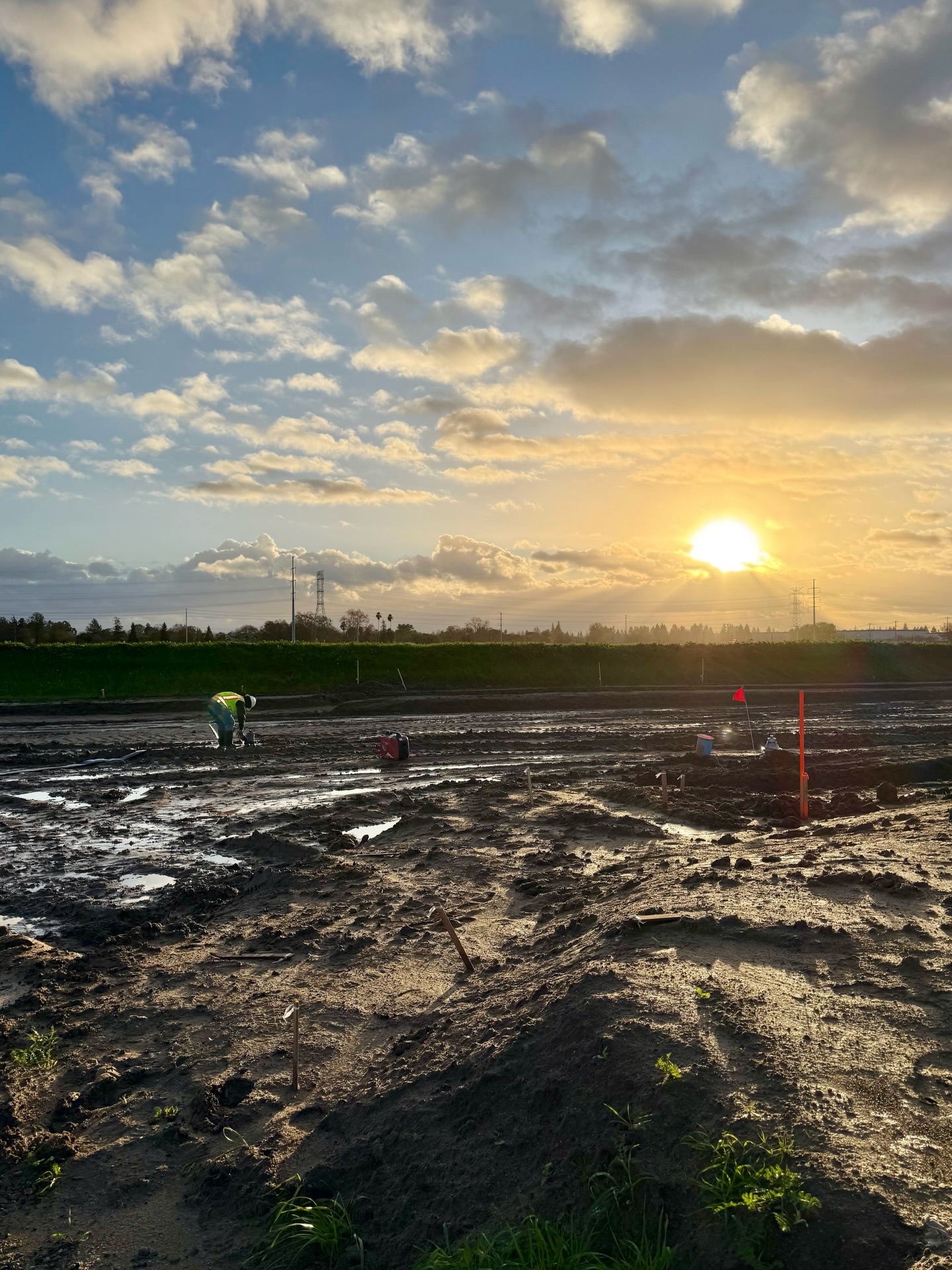 Our crews were up with the sun this morning, pumping water and making sure project sites like this one in Natomas are cleared and ready for work. Homebuilders rely on Emerald’s stormwater management to keep projects moving, no matter the season.
With clear skies ahead, now is the time to plan for the next rain event. Give us a call. 🌤️
#stormwater #stormwatermanagement #stormwatersolutions #stormwaterrunoff #erosion #erosioncontrol #environmentalcompliance