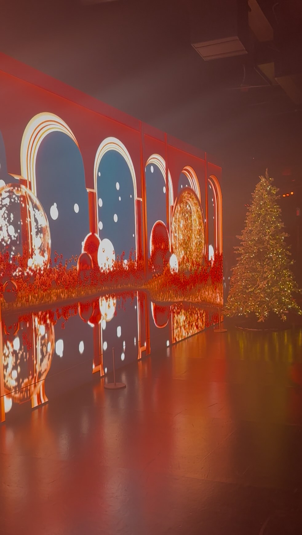 Cold outside, but the vibes? Immaculate. ✨
If you’re looking for a cozy NYC escape that hits all the senses, @resound_newyork is that girl. 💎
Immersive rooms, sound + light doing the most, and yes… a bar to sip while you explore 🍸✨
Perfect for date night, solo reset, or a cute content day when winter needs to mind its business.
Save this for your next NYC plan.
#NYCExperiences #ImmersiveArt #ThingsToDoInNYC #NYCArtScene #WinterInNYC
NYC immersive art, multisensory art exhibition, indoor winter activities NYC, NYC date ideas