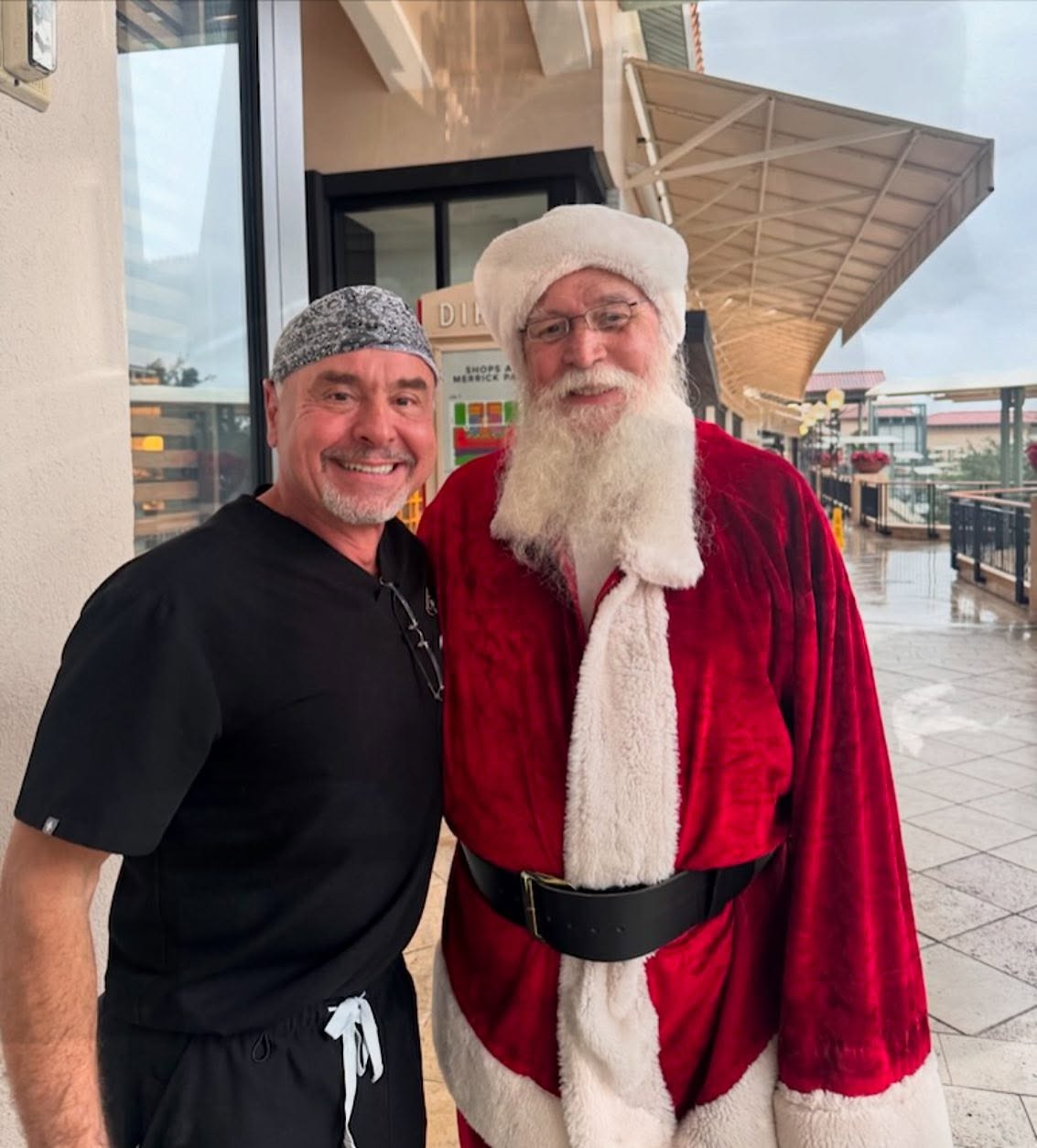 Merry Christmas from our team to you and your loved ones. Wishing you health, peace, and joy this holiday season.🎄✨
- Dr. Soler-Baillo