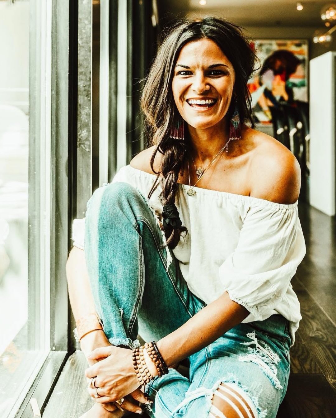 Post-holiday reset without punishment ✨ — let’s get rid of the Puff & the Bloat. 🌿
Low-inflammatory eating isn’t about cutting everything out — it’s about calming your nervous system, stabilizing blood sugar, and reducing immune activation after weeks of sugar swings, late nights, stress, and rich foods. When blood sugar is steadier and inflammatory load drops, we often see less joint stiffness, better digestion, more stable energy, and improved hormone signaling.
For me, that looks like starting the day with lemon water + green juice to support hydration and digestion, prioritizing protein at every meal to blunt glucose spikes, choosing gluten-free carbs like rice or sweet potatoes to reduce gut irritation, cooking with olive oil for its anti-inflammatory polyphenols, and salting food intentionally to support circulation and adrenal function. I also take a short break from common inflammatory triggers like gluten, conventional dairy, alcohol, and ultra-processed foods — not forever, just long enough to let the body reset.
This isn’t restriction — it’s creating the internal environment your body needs to actually recover.
If you want my 1-day low-inflammatory eating protocol + my favorite holiday-proof mocktail recipe, drop me a “ 🌿”. I’ll send you a DM with the details. 🤍
READ the slides above — lots of good tips, insights & details on to the WHYs. 😉
#LowInflammationLiving
#FunctionalNutrition
#HolisticHealthReset
#HormoneFriendlyEating
#WellnessAfterTheHolidays