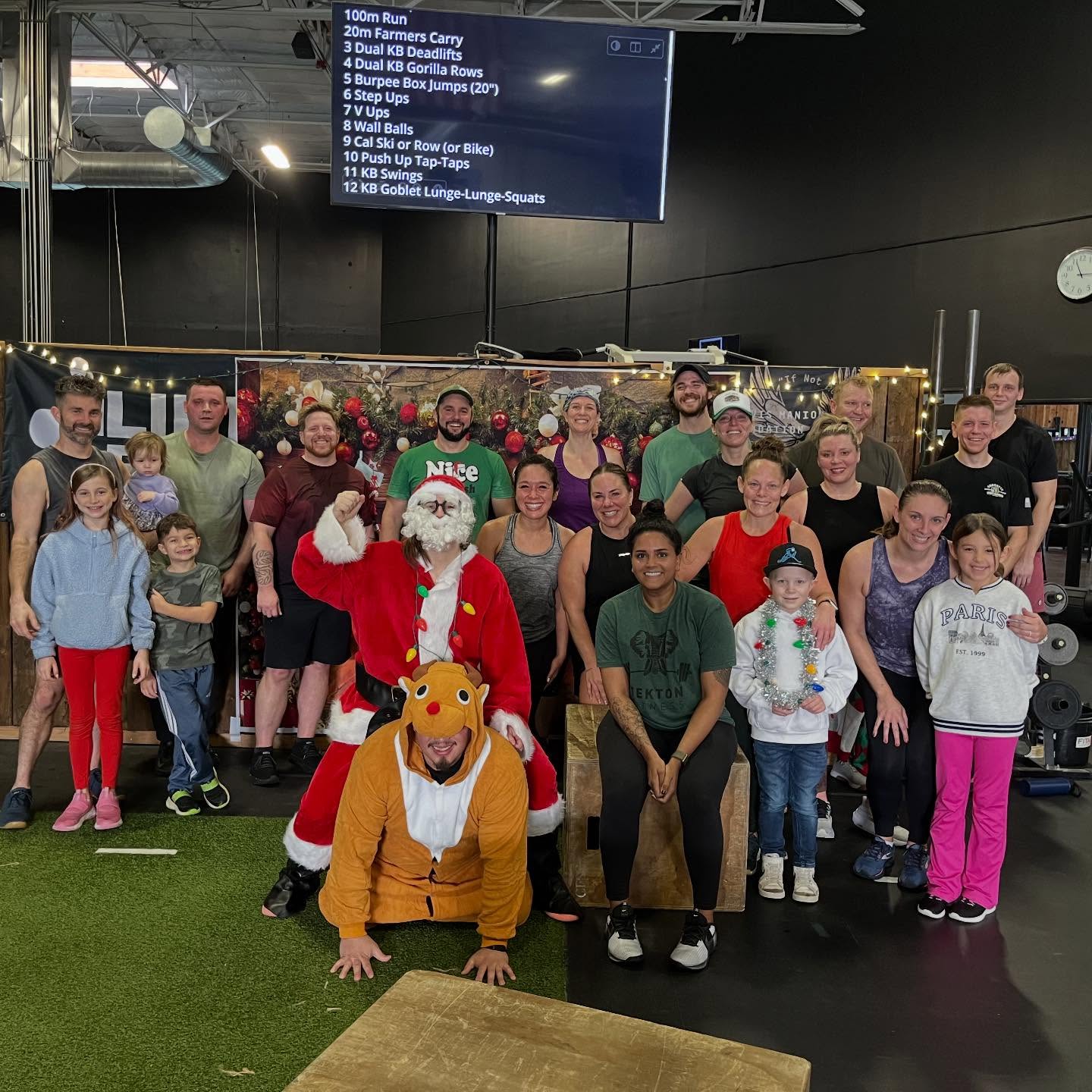 Merry Xmas Eve from 10am! 🎅🏻
We had just under 80 wild ones show up today and get after some version of a “12 days of Christmas” workout!
They definitely sweat it out before eating all the Christmas goodies! 🤗
#CrossFit #hyrox #bootcamp #fitness #merrychristmas